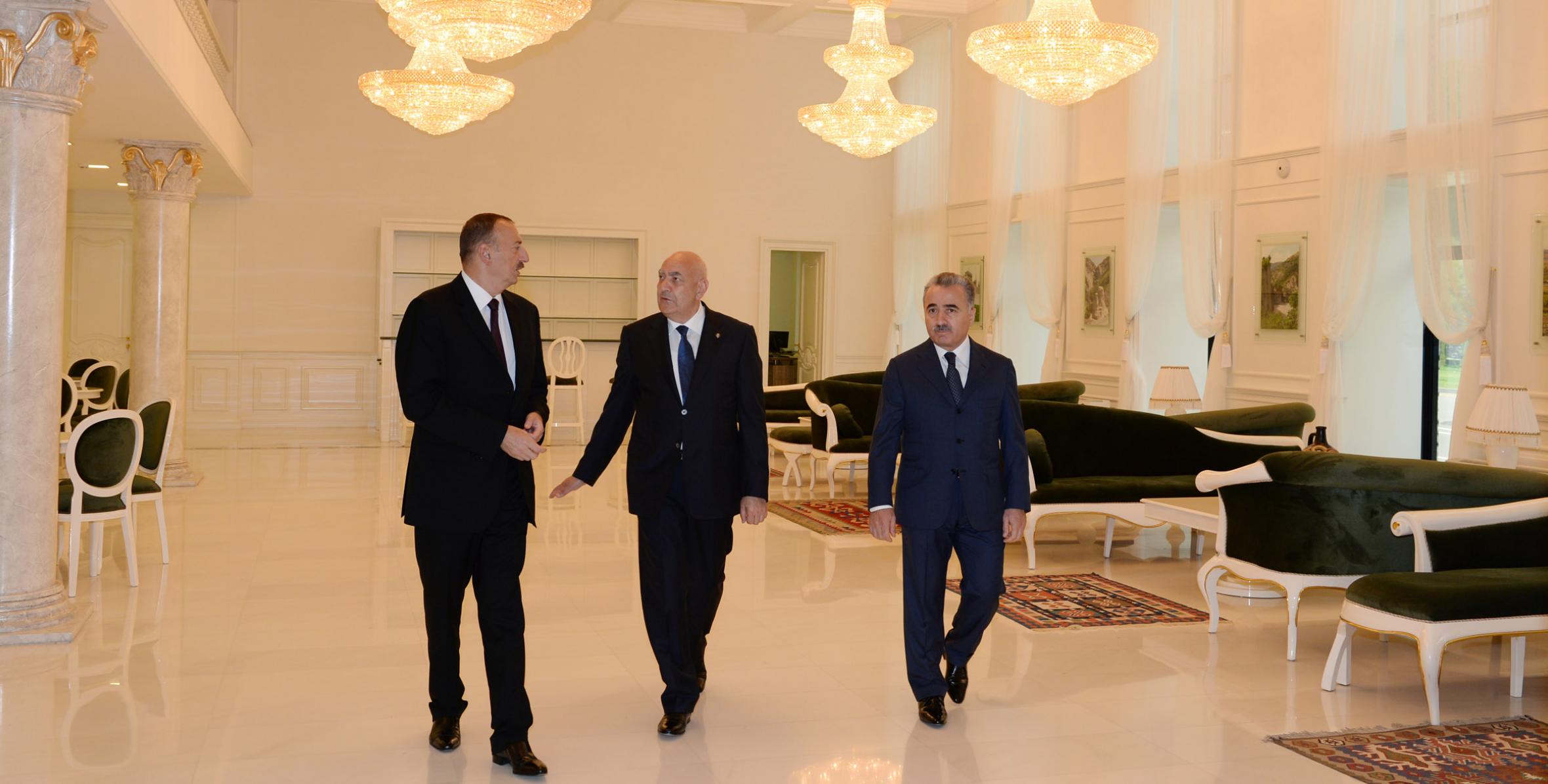 Ильхам Алиев ознакомился с условиями, созданными в Исмаиллинском районном дворце культуры после капитального ремонта