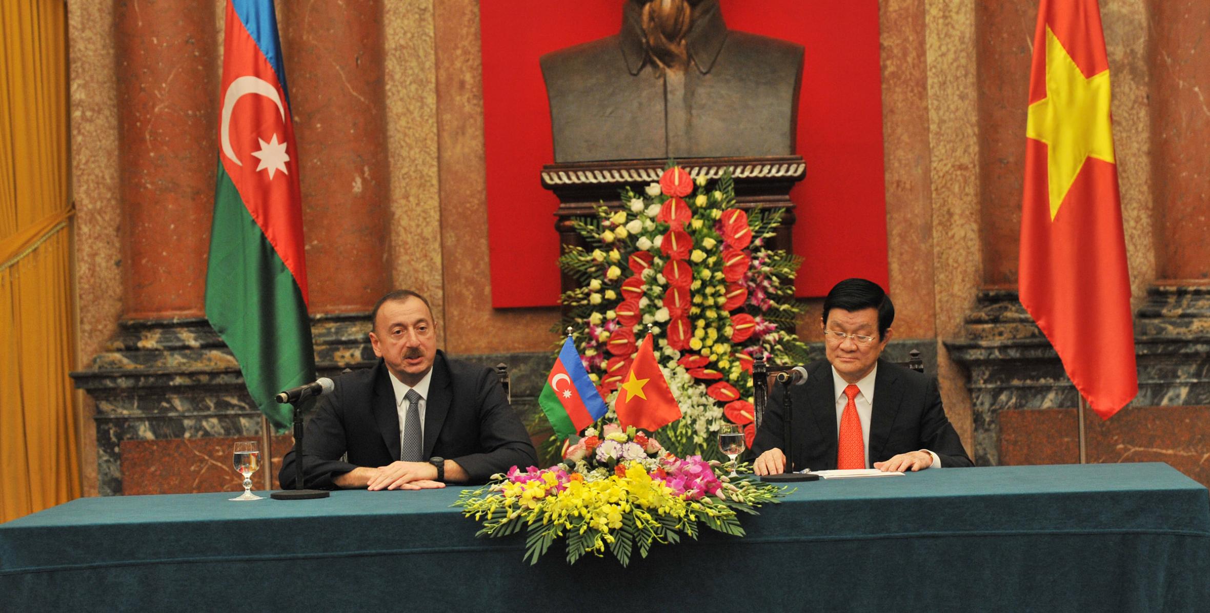 Президенты Азербайджана и Вьетнама выступили с заявлениями для печати