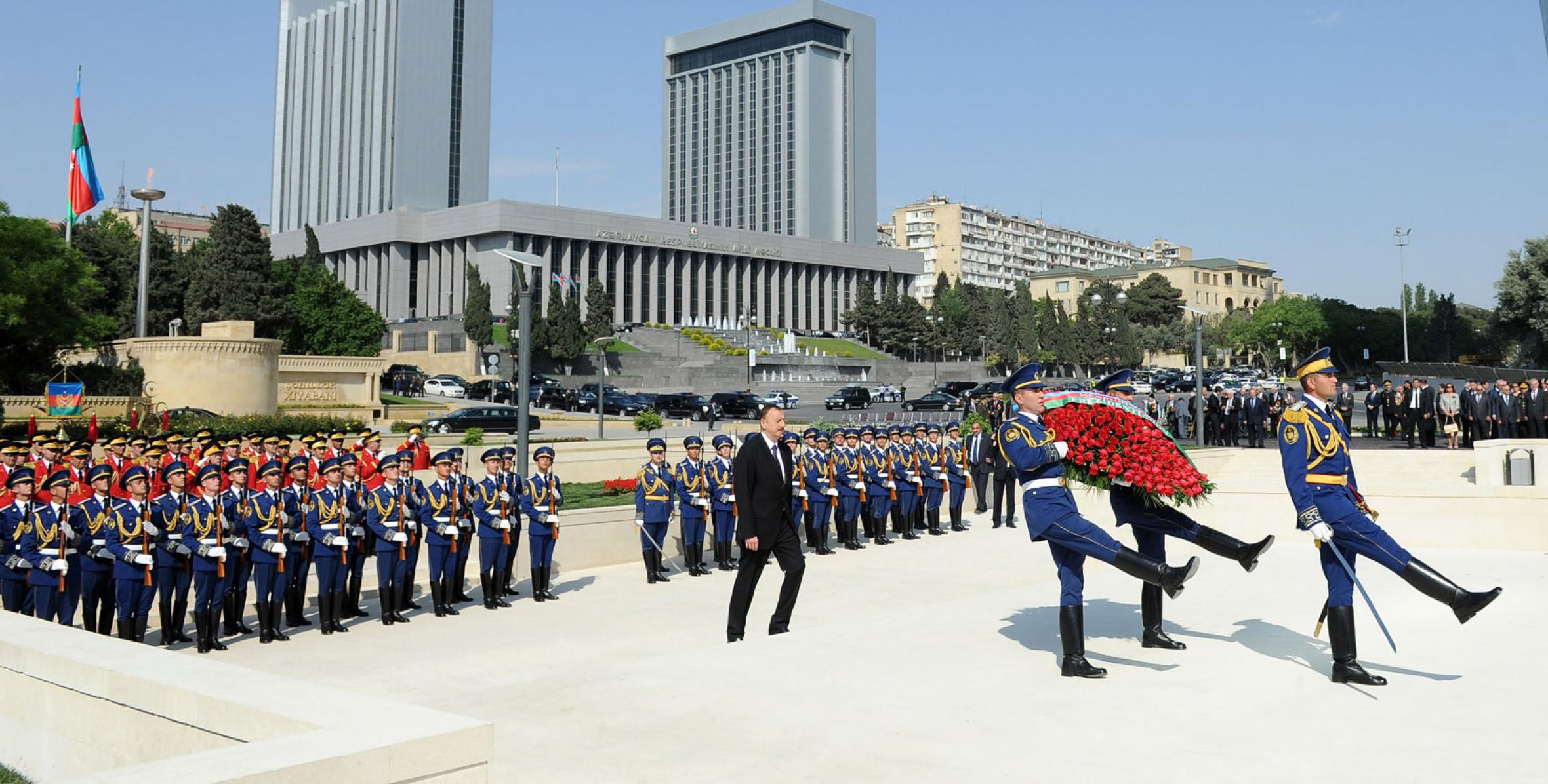 İlham Əliyev 9 May - Qələbə bayramı münasibətilə keçirilən mərasimdə iştirak etmişdir