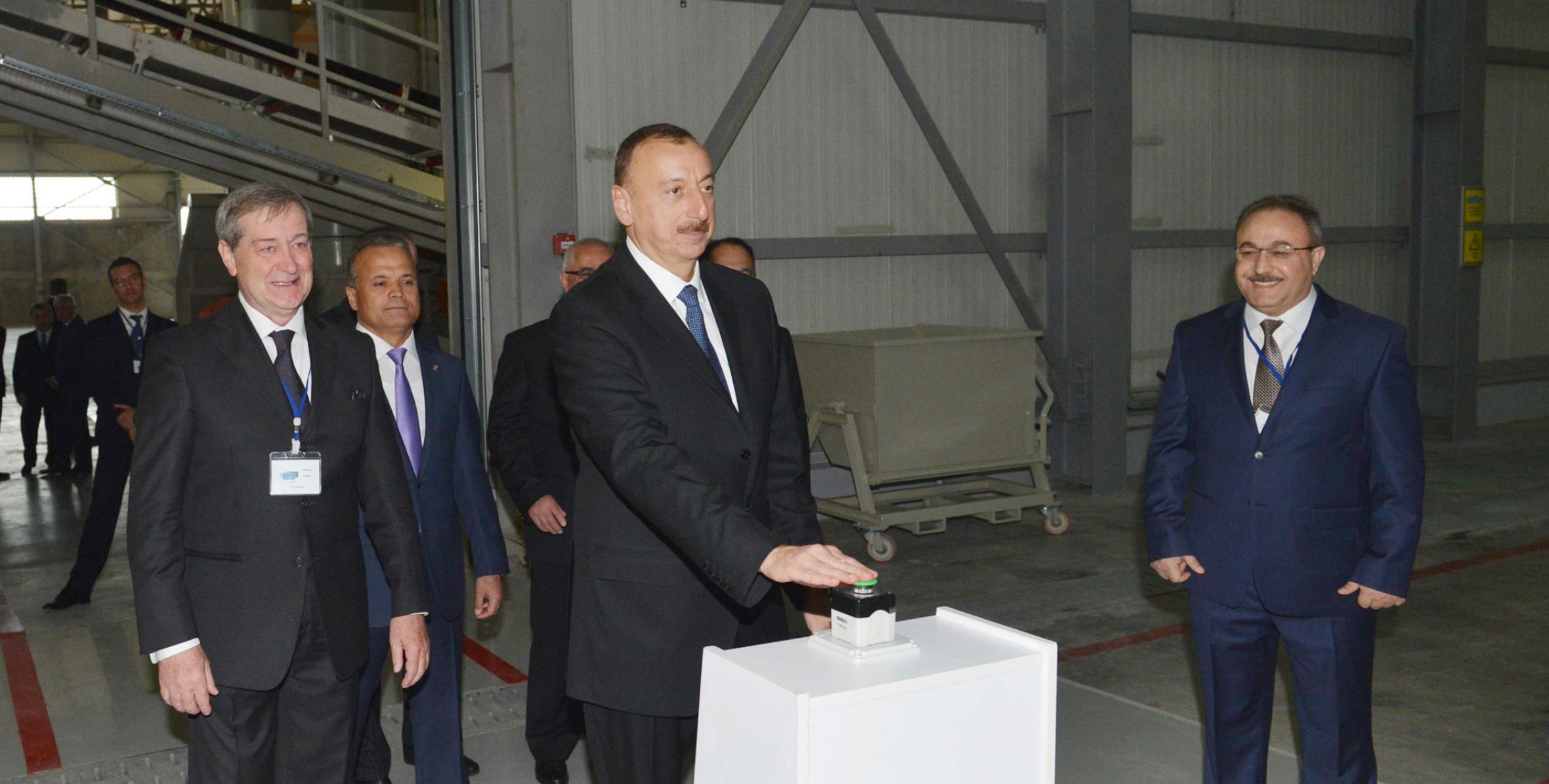 İlham Əliyev Gilan Seramik Parkında seramik plitələr istehsalı zavodunun açılışında iştirak etmişdir
