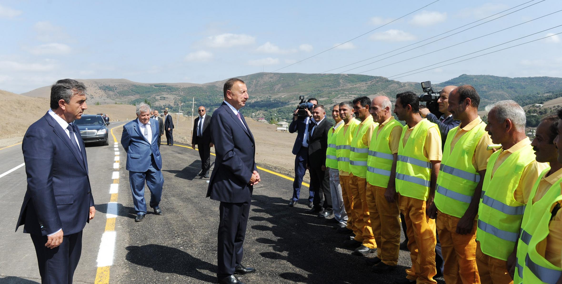 Ильхам Алиев принял участие в открытии 20-километрового участка реконструируемой автомобильной дороги Ярдымлы-Деман-Арвана