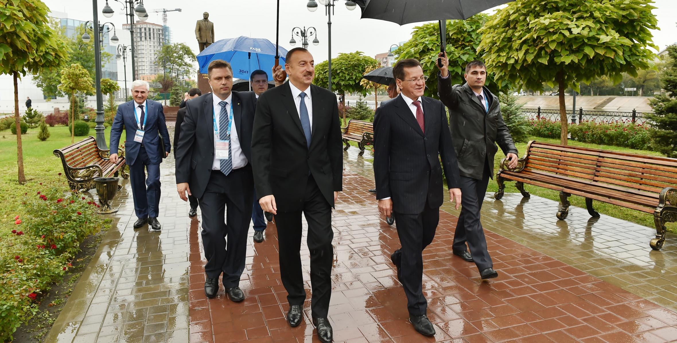 Ilham Aliyev visited the statue of the national leader Heydar Aliyev in Astrakhan