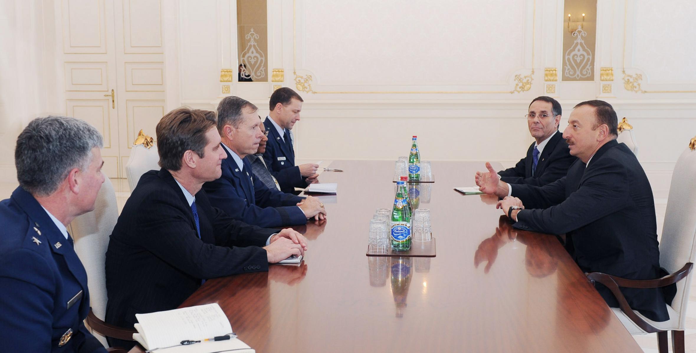 Ilham Aliyev received Commander of the United States Transportation Command William Fraser