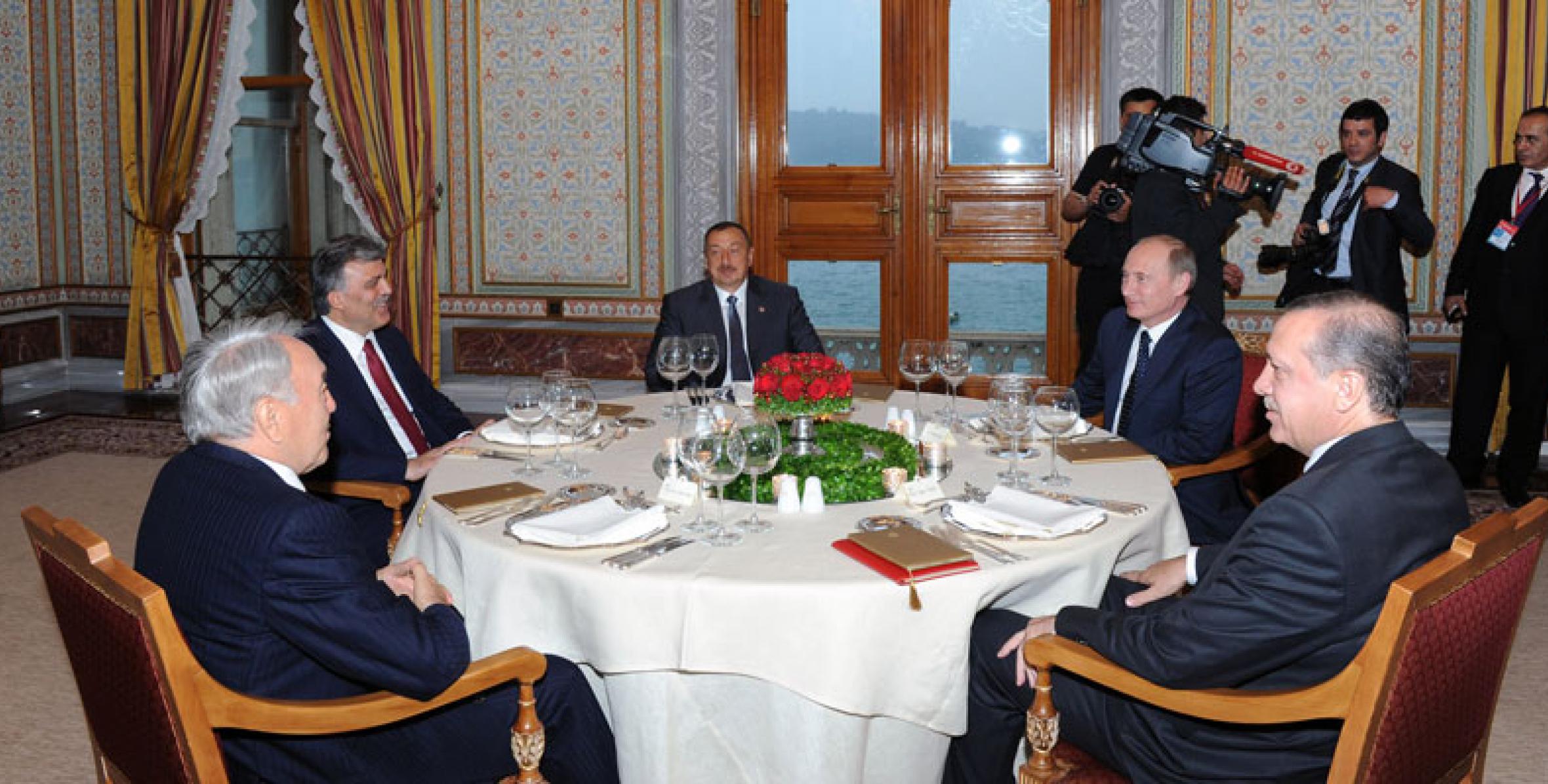 Ilham Aliyev attended the dinner reception for the state and government officials in Istanbul