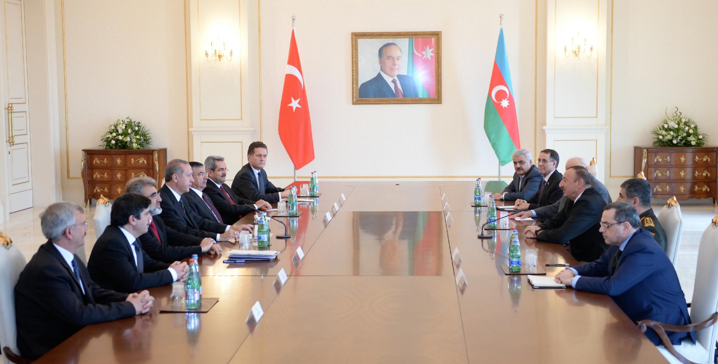 Состоялась встреча Ильхама Алиева и Премьер-министра Турецкой Республики Реджепа Тайиба Эрдогана в расширенном составе с участием делегаций