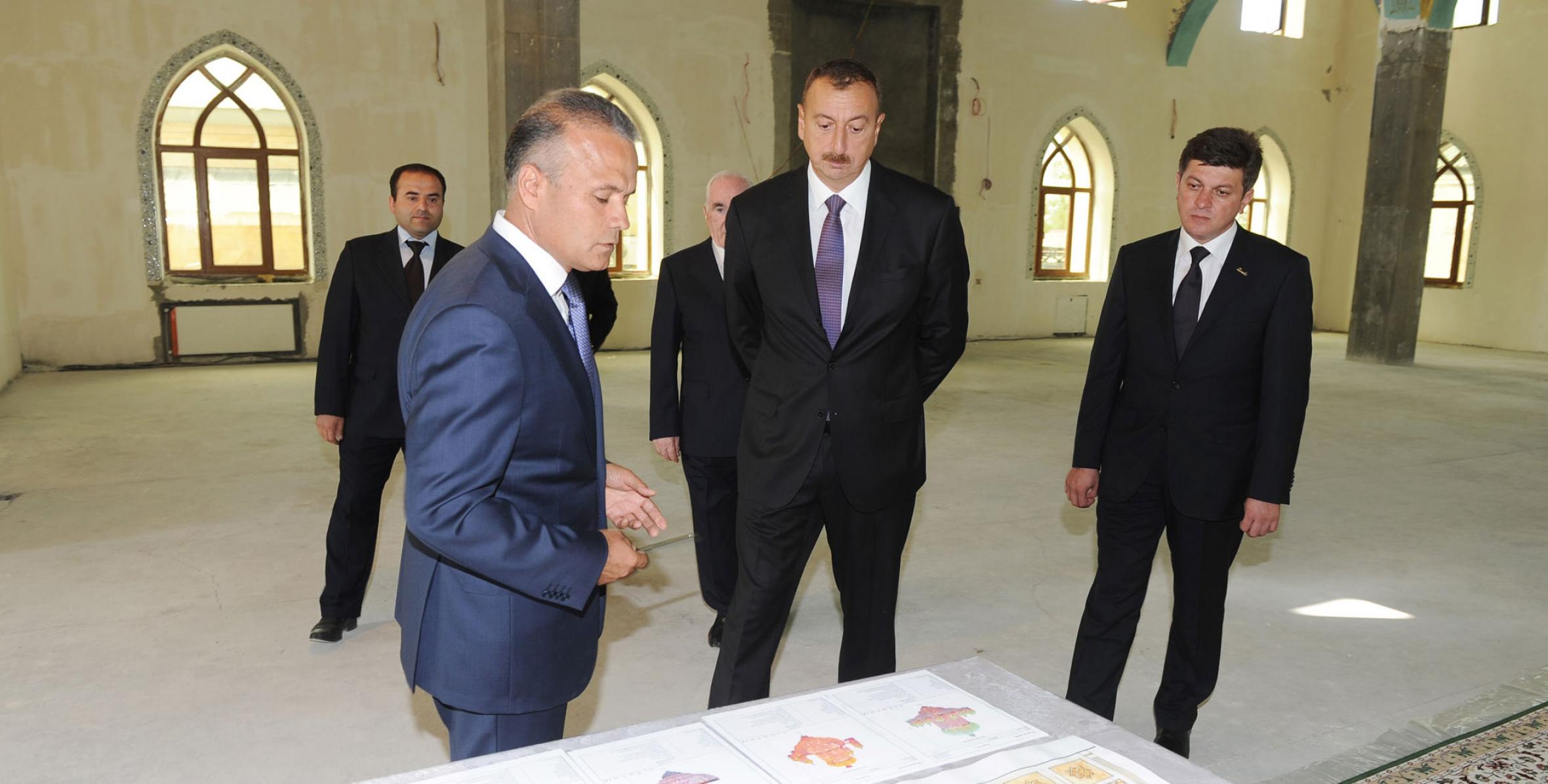 Ильхам Алиев ознакомился с отделочными работами на строительстве нового здания Габалинской городской мечети