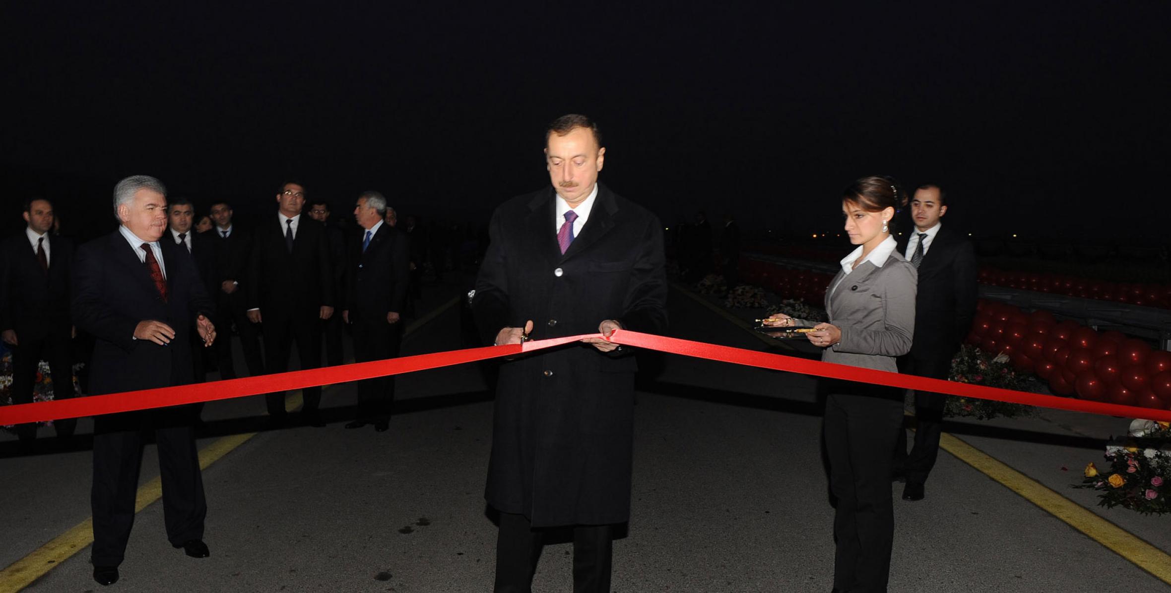 Ильхам Алиев принял участие в открытии на 9-м километре дороги Алят-Астара новой кольцевой дороги и двух дорожных узлов