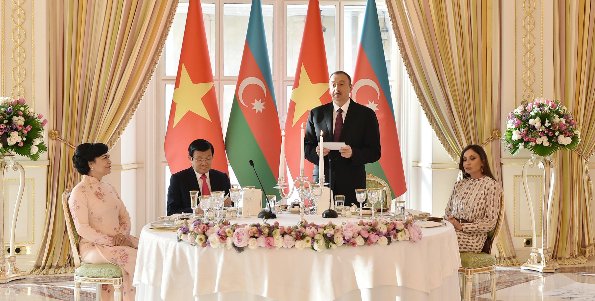 От имени Ильхама Алиева был устроен официальный прием в честь Президента Социалистической Республики Вьетнам Чыонга Тан Шанга