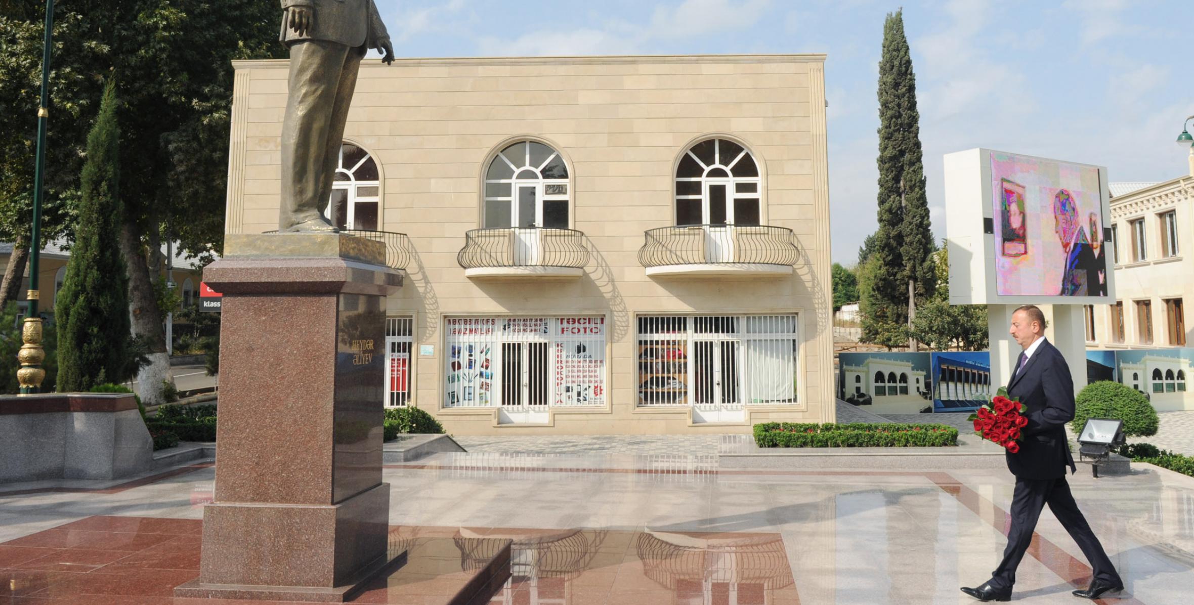 Ильхам Алиев посетил памятник великому лидеру Гейдару Алиеву в Тертере