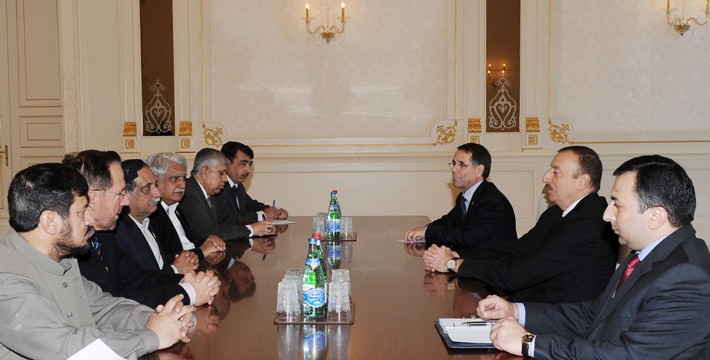 Ильхам Алиев принял делегацию во главе с заместителем председателя Сената Пакистана