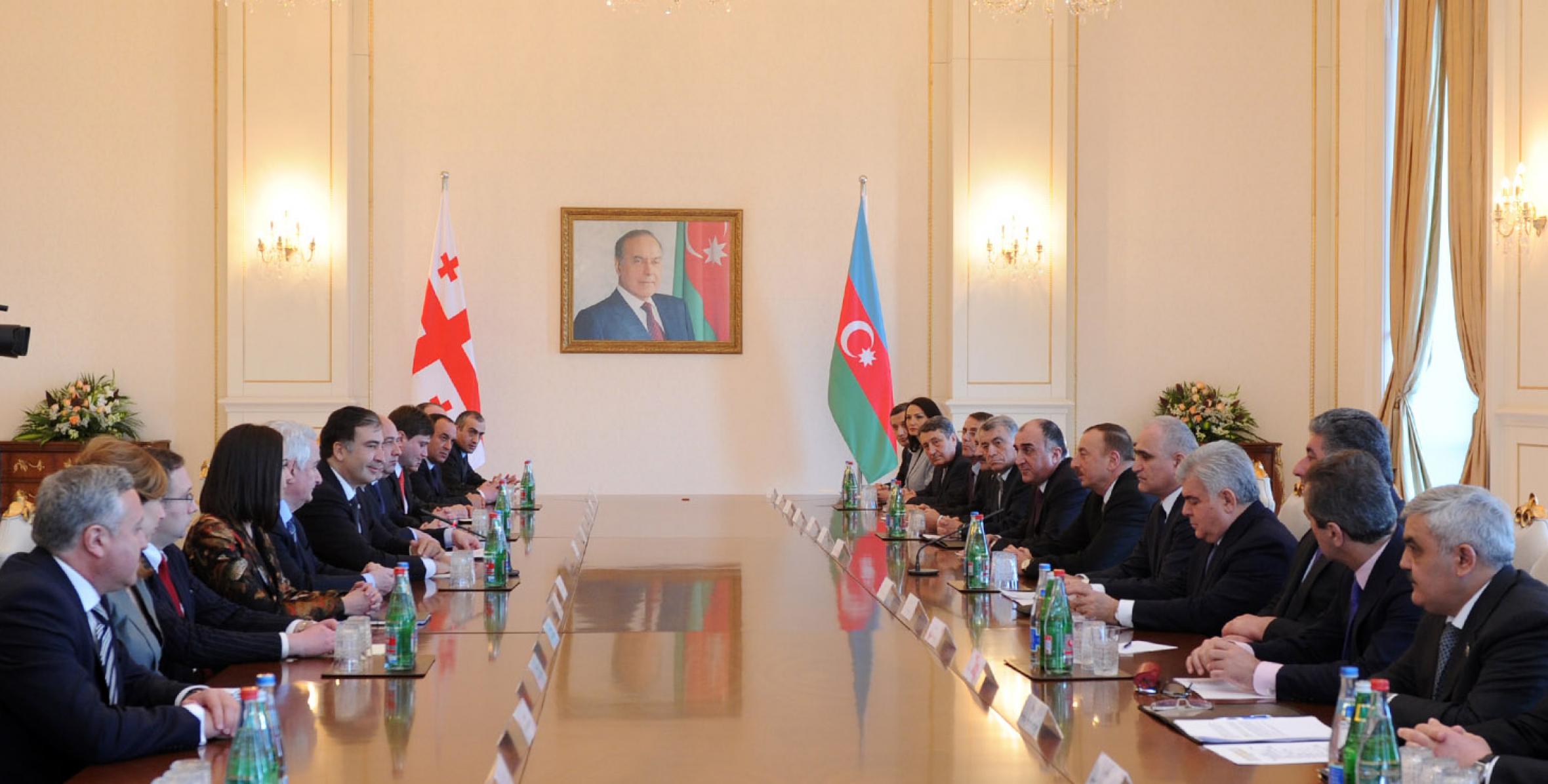 Состоялась встреча Ильхама Алиева и Президента Грузии Михеила Саакашвили в расширенном составе с участием делегаций