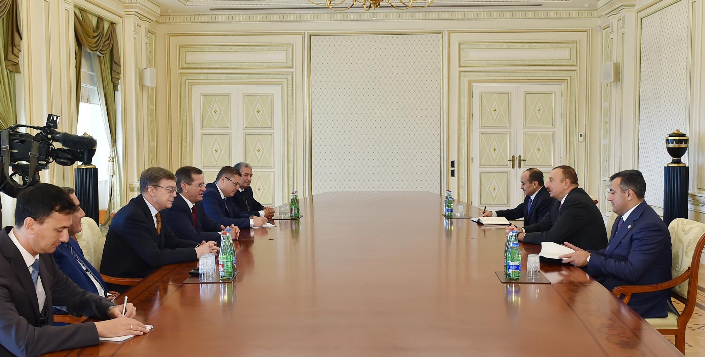 Ильхам Алиев принял делегацию  во главе с губернатором Астраханской области России