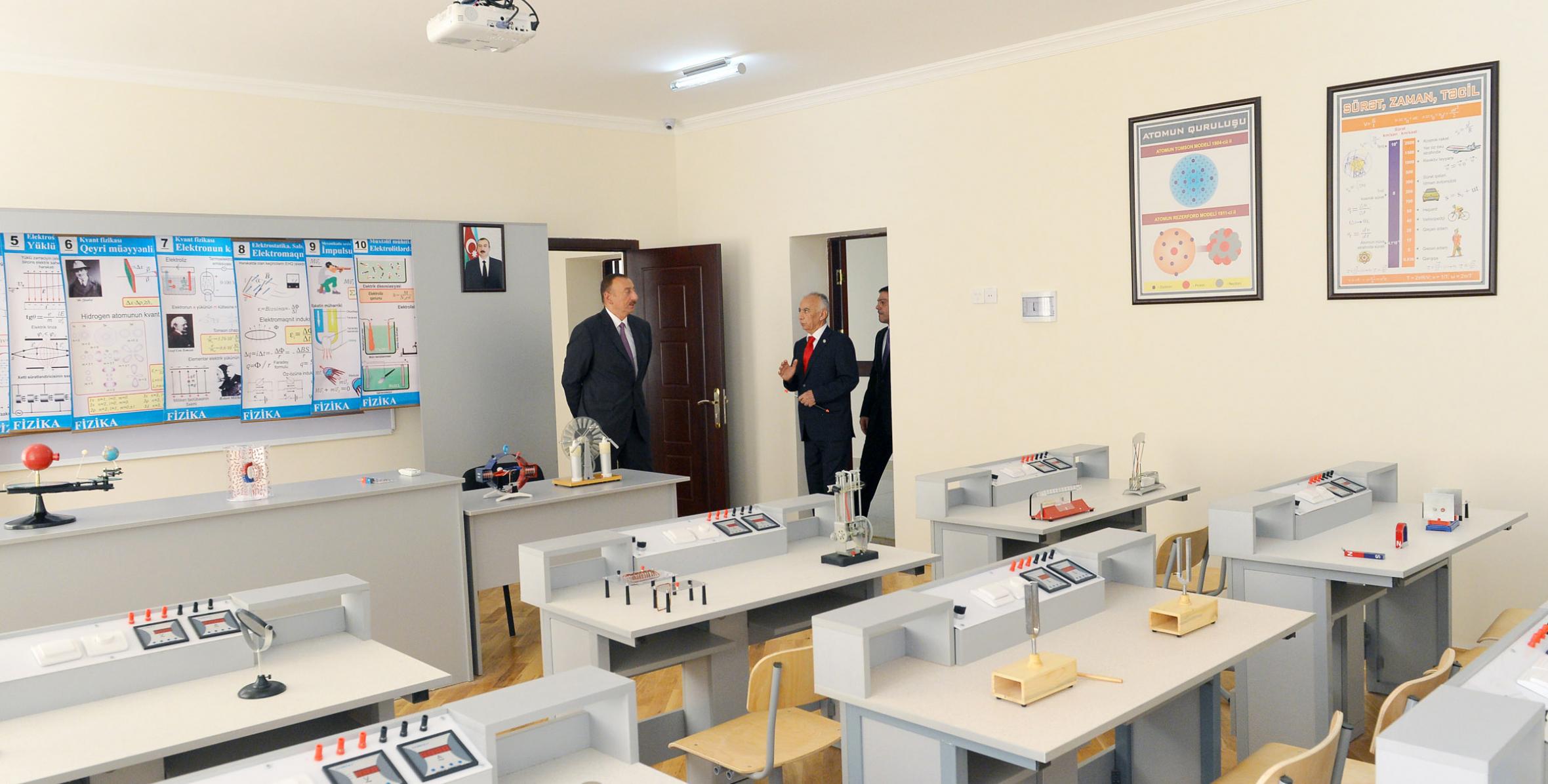 Ильхам Алиев ознакомился с состоянием полной средней школы номер 115 в Бинагадинском районе после капитального ремонта и реконструкции
