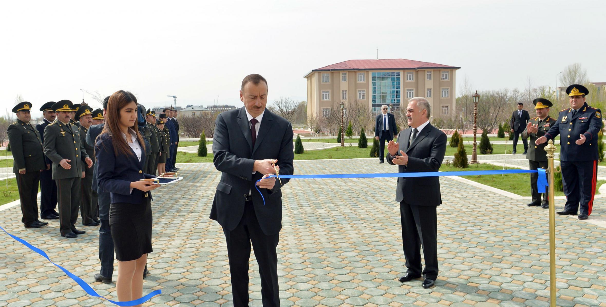 İlham Əliyev Naxçıvan Muxtar Respublikası Hərbi Prokurorluğunun yeni inzibati binasının açılışında iştirak etmişdir
