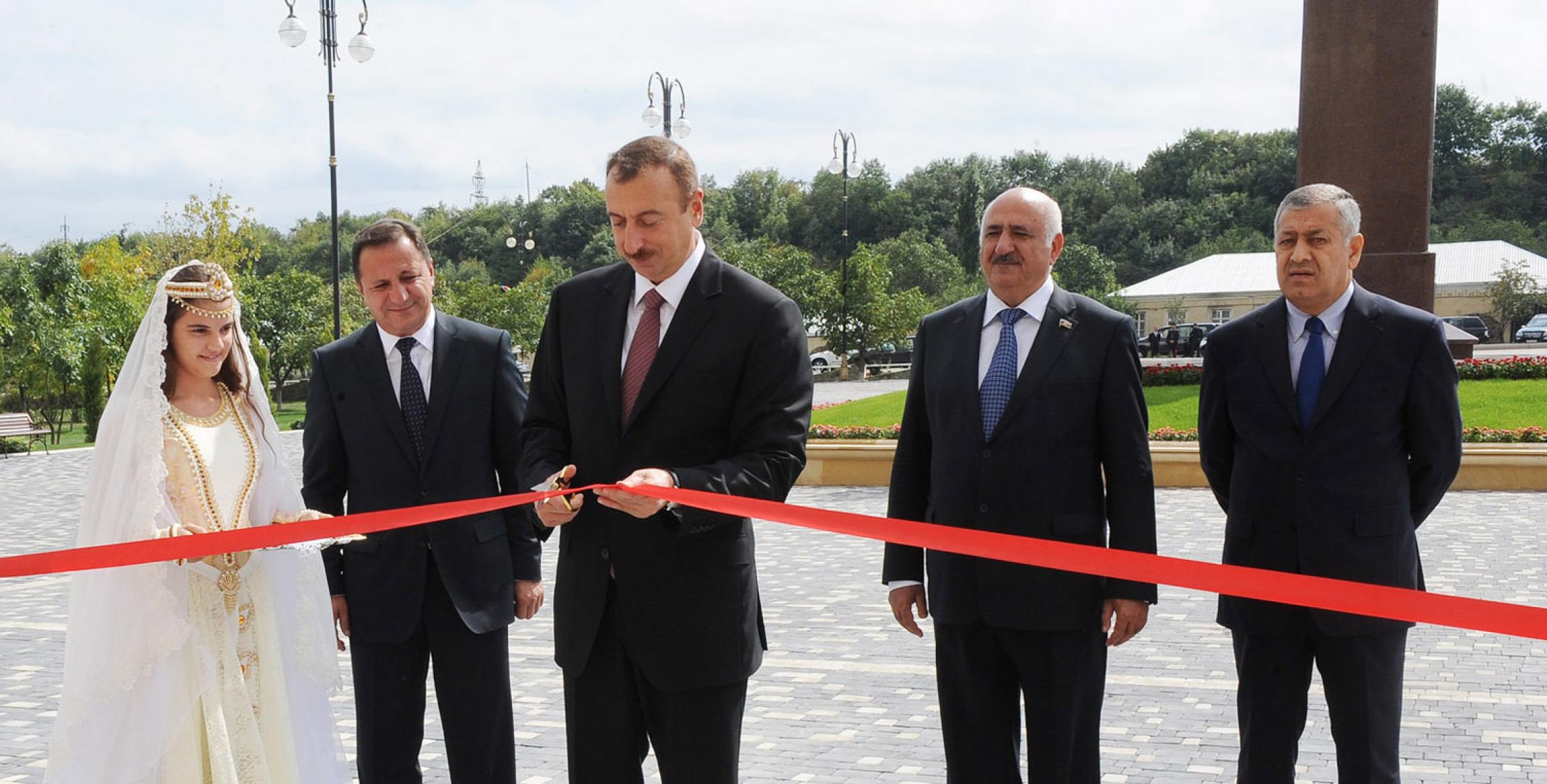 Ильхам Алиев в Губе принял участие в открытии Центра Гейдара Алиева