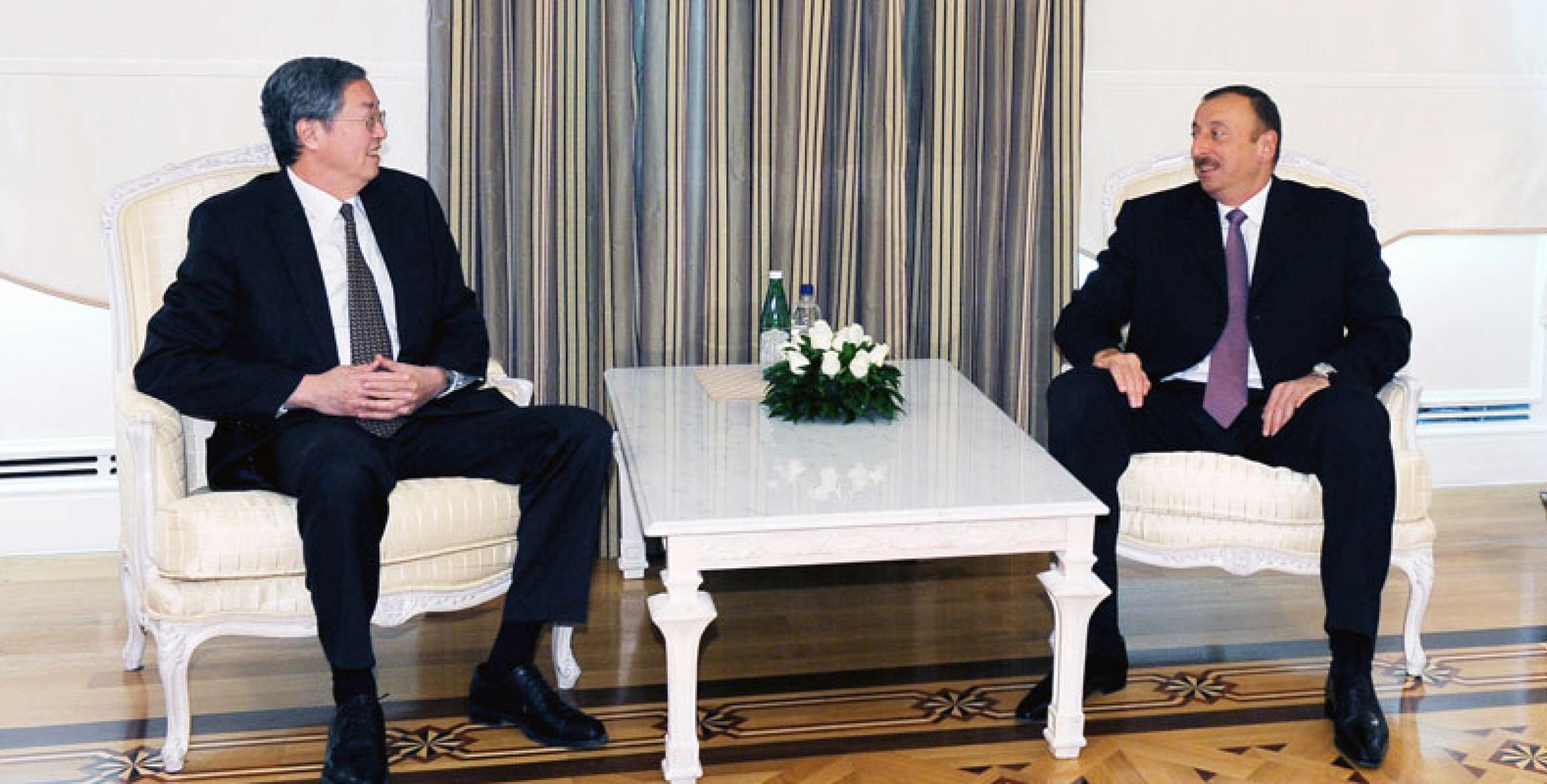 Президент Ильхам Алиев принял председателя Центрального банка Китайской Народной Республики Чжоу Сяочуаня