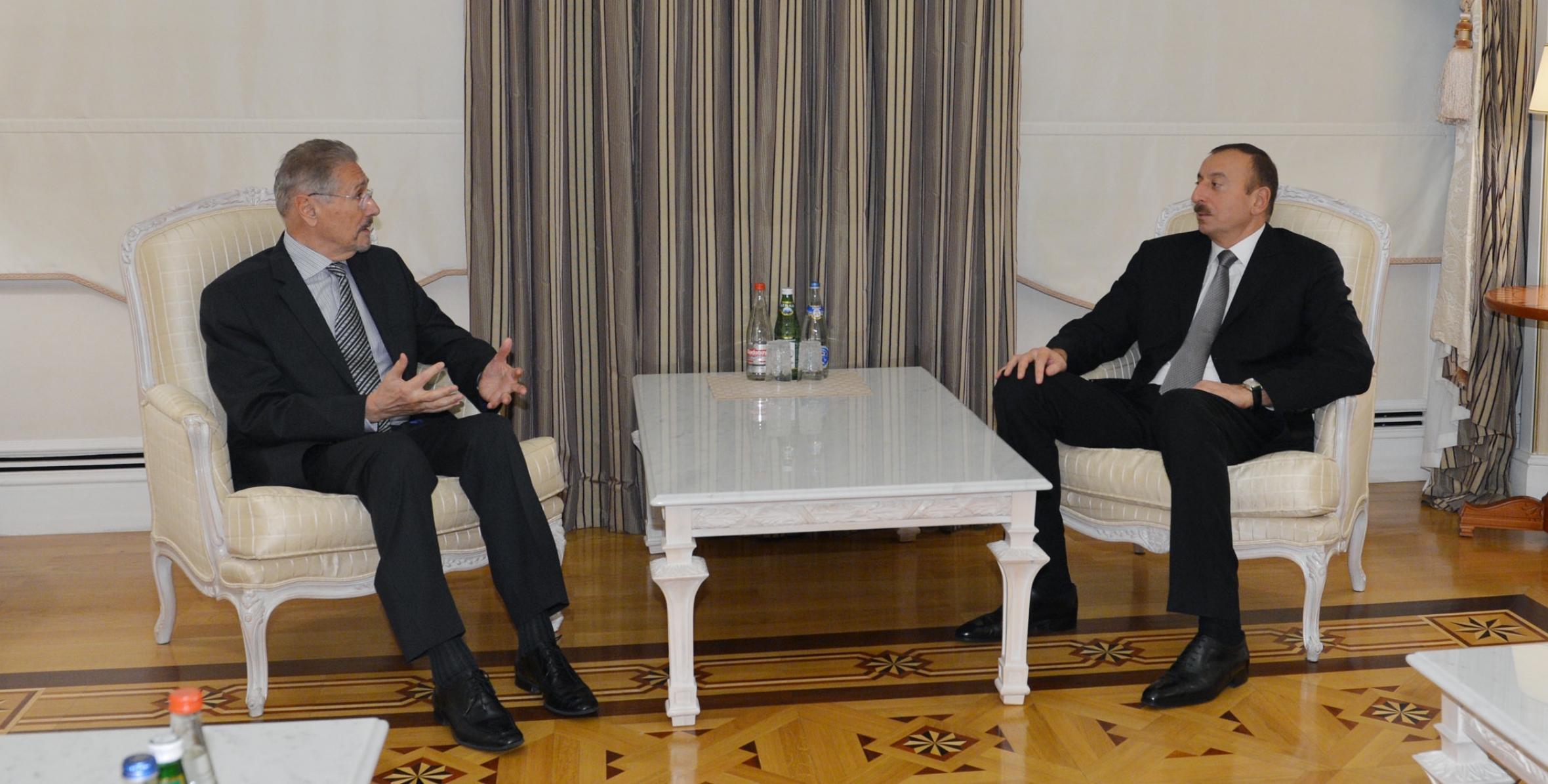 Ilham Aliyev received the former President of Romania, Emil Constantinescu