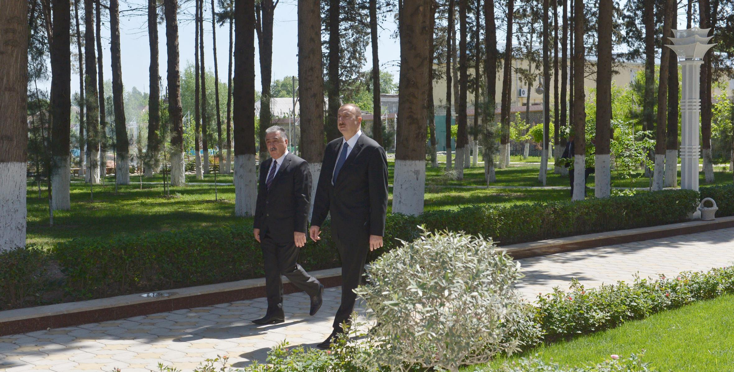 As part of a visit to Agdash, Ilham Aliyev reviewed the progress of reconstruction of the Heydar Aliyev Park