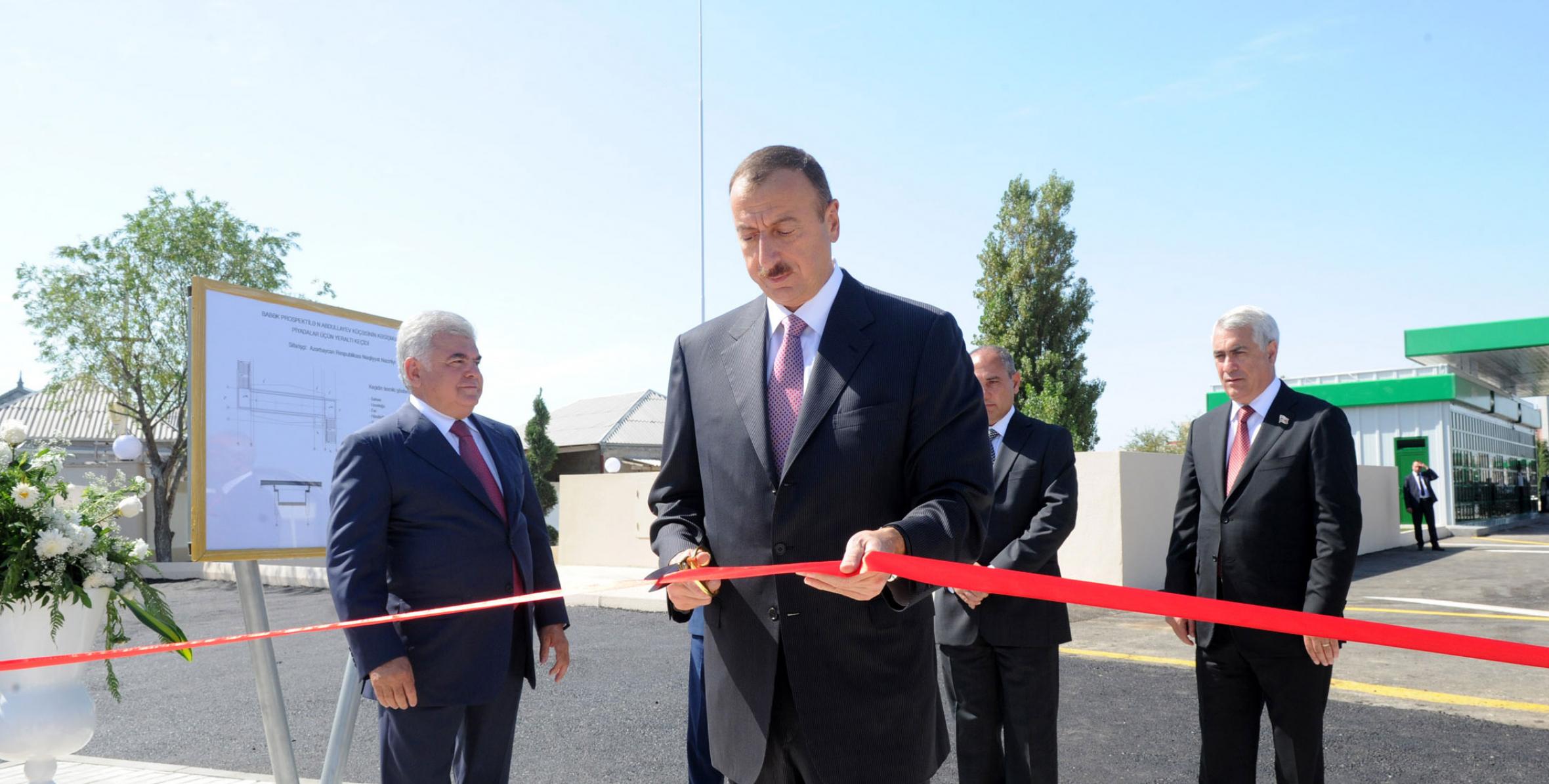 İlham Əliyev Bakının Nizami rayonu ərazisində yeraltı piyada keçidin açılışında iştirak etmişdir