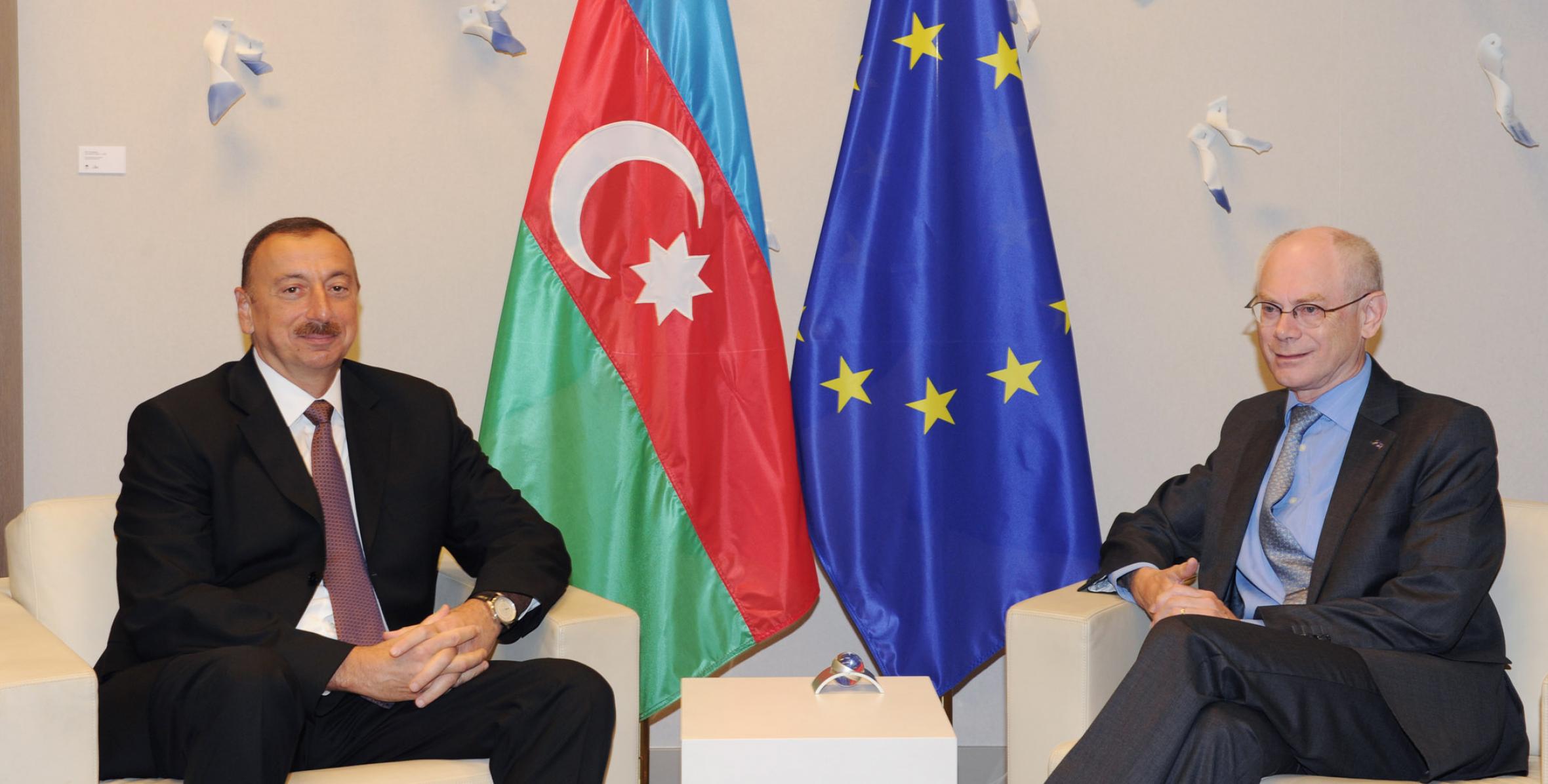 Ильхам Алиев встретился с президентом Совета Европейского Союза Херманом Ван Ромпеем