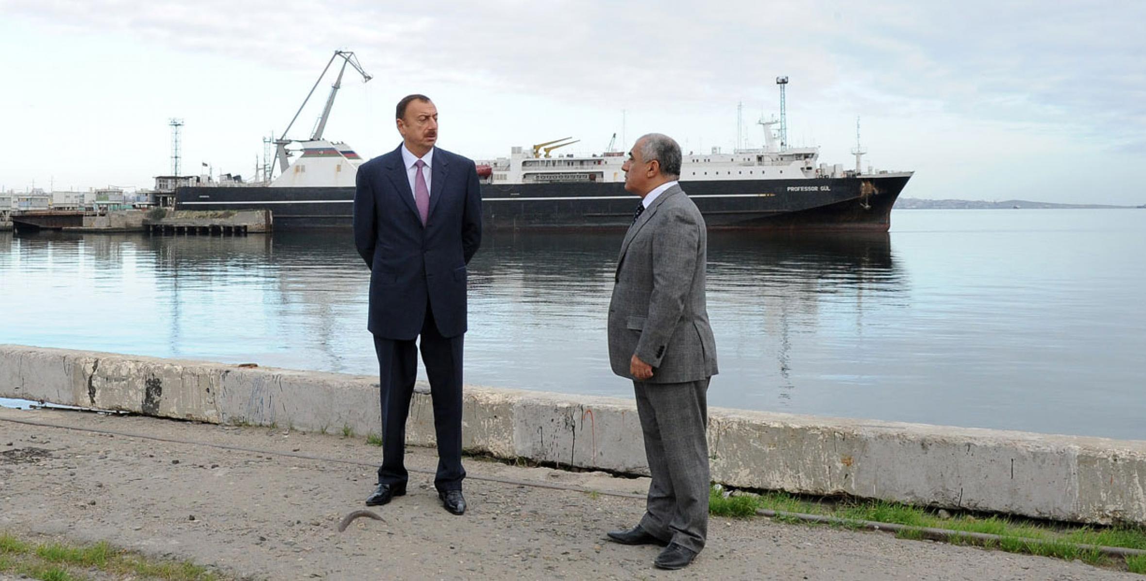 Ilham Aliyev viewed the removal and reconstruction works to be carried out in Baku trade port