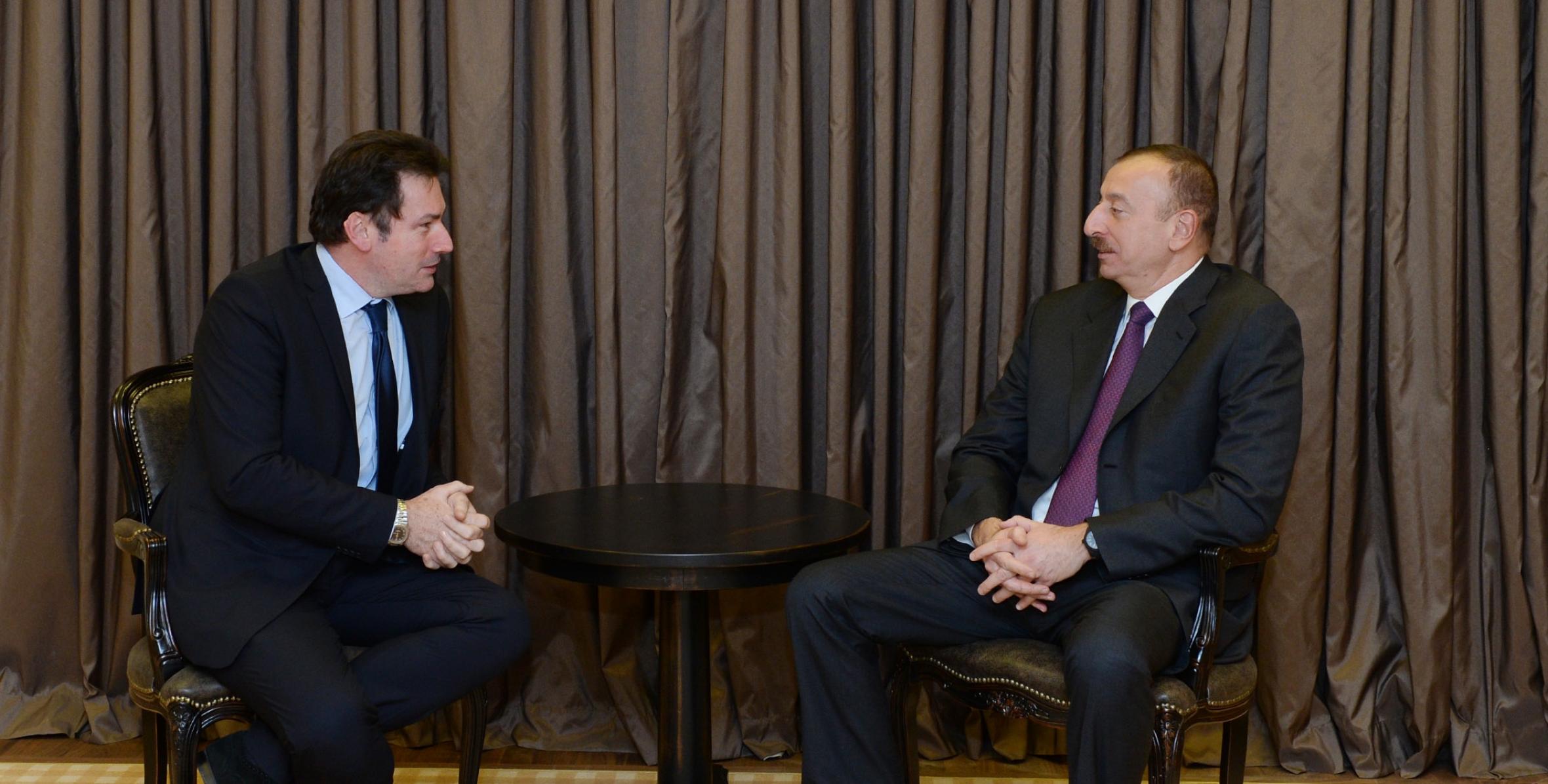 Ильхам Алиев встретился в Давосе с генеральным исполнительным директором компании Airbus Group International Жаном-Пьером Таламони
