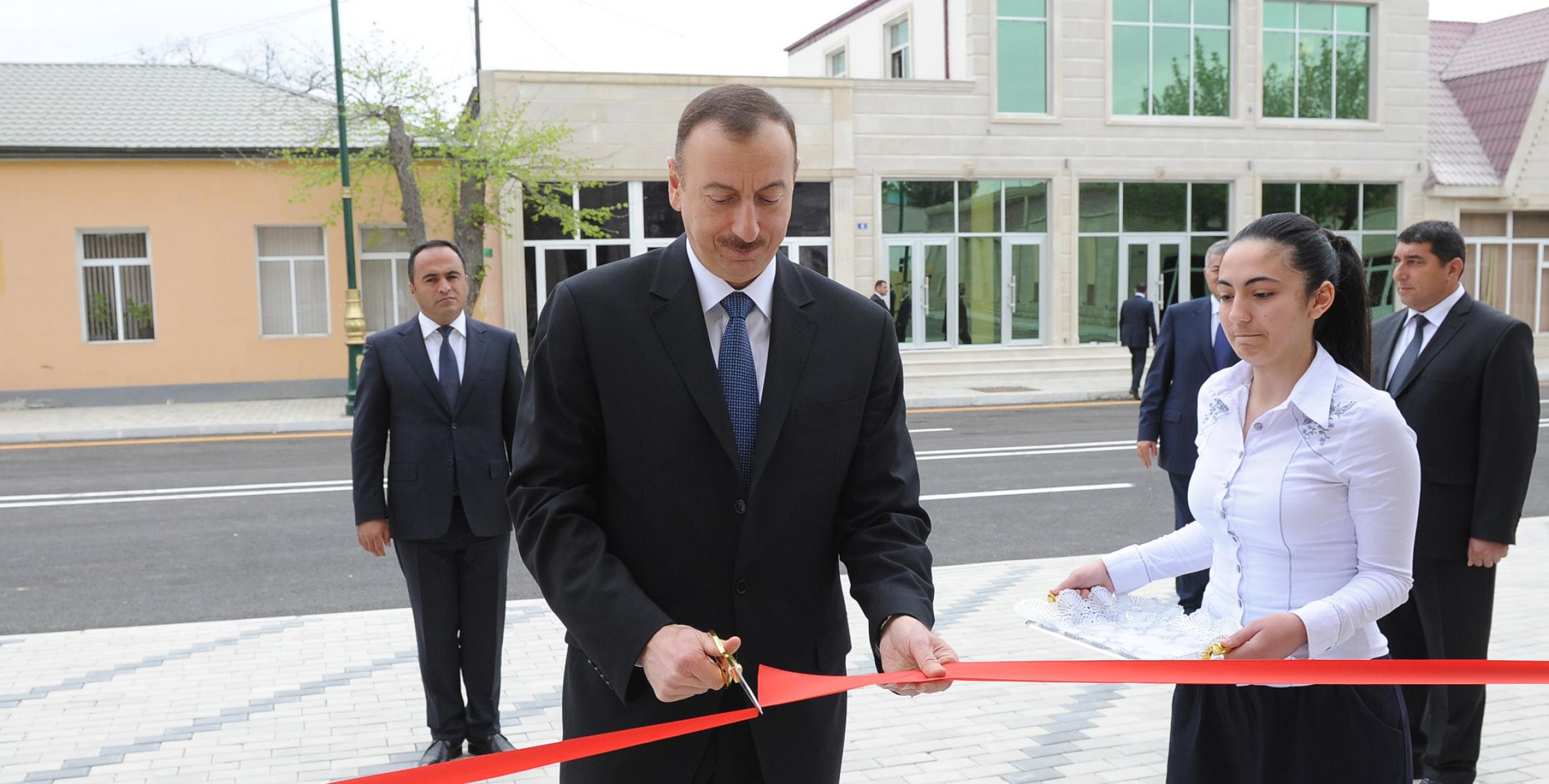 İlham Əliyev Yeni Azərbaycan Partiyası Ağstafa rayon təşkilatının yeni inzibati binasının açılışında iştirak etmişdir