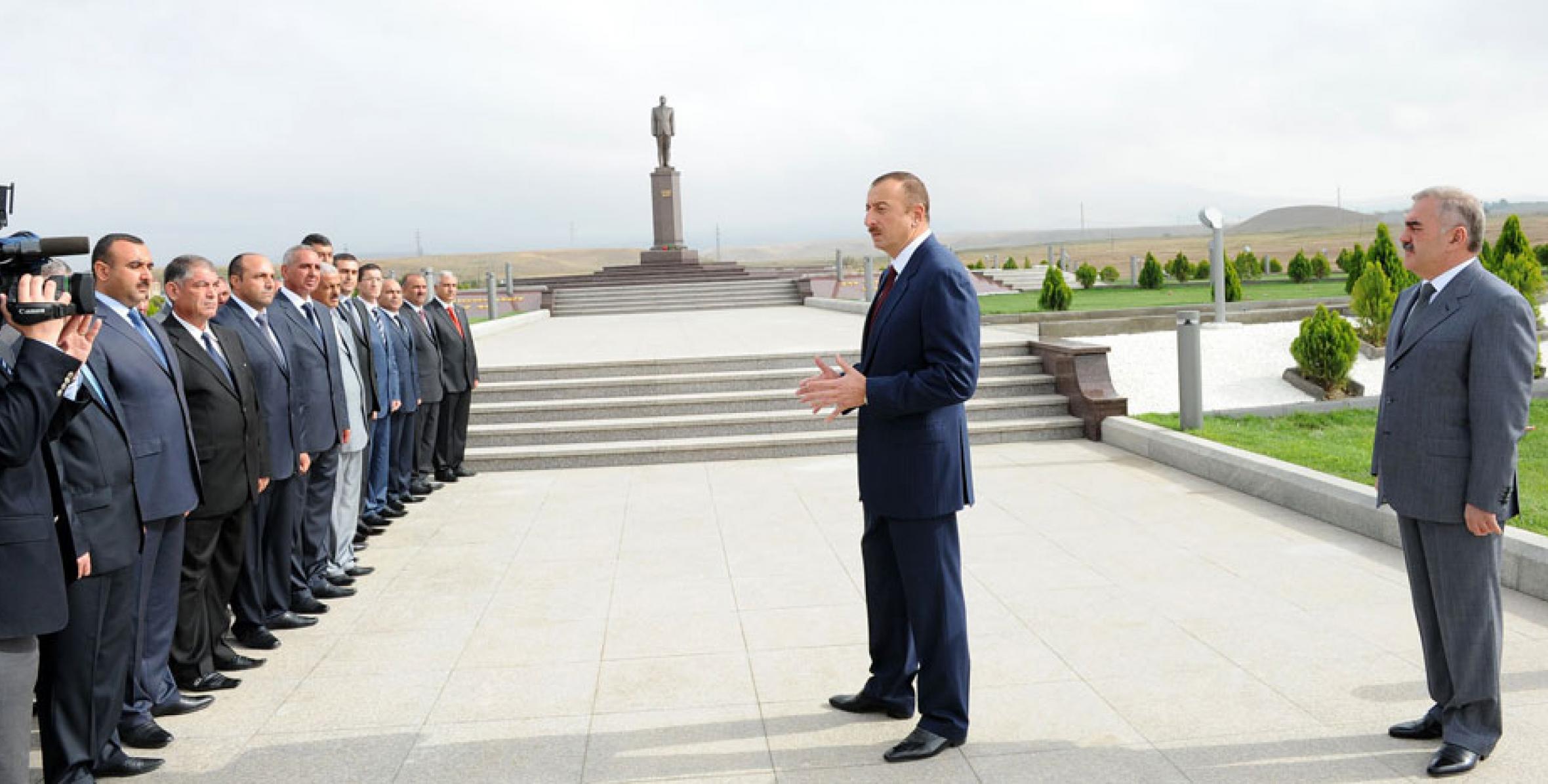 Ильхам Алиев принял участие в открытии памятника общенационального лидера Гейдар Алиева в Кенгерлинском районе