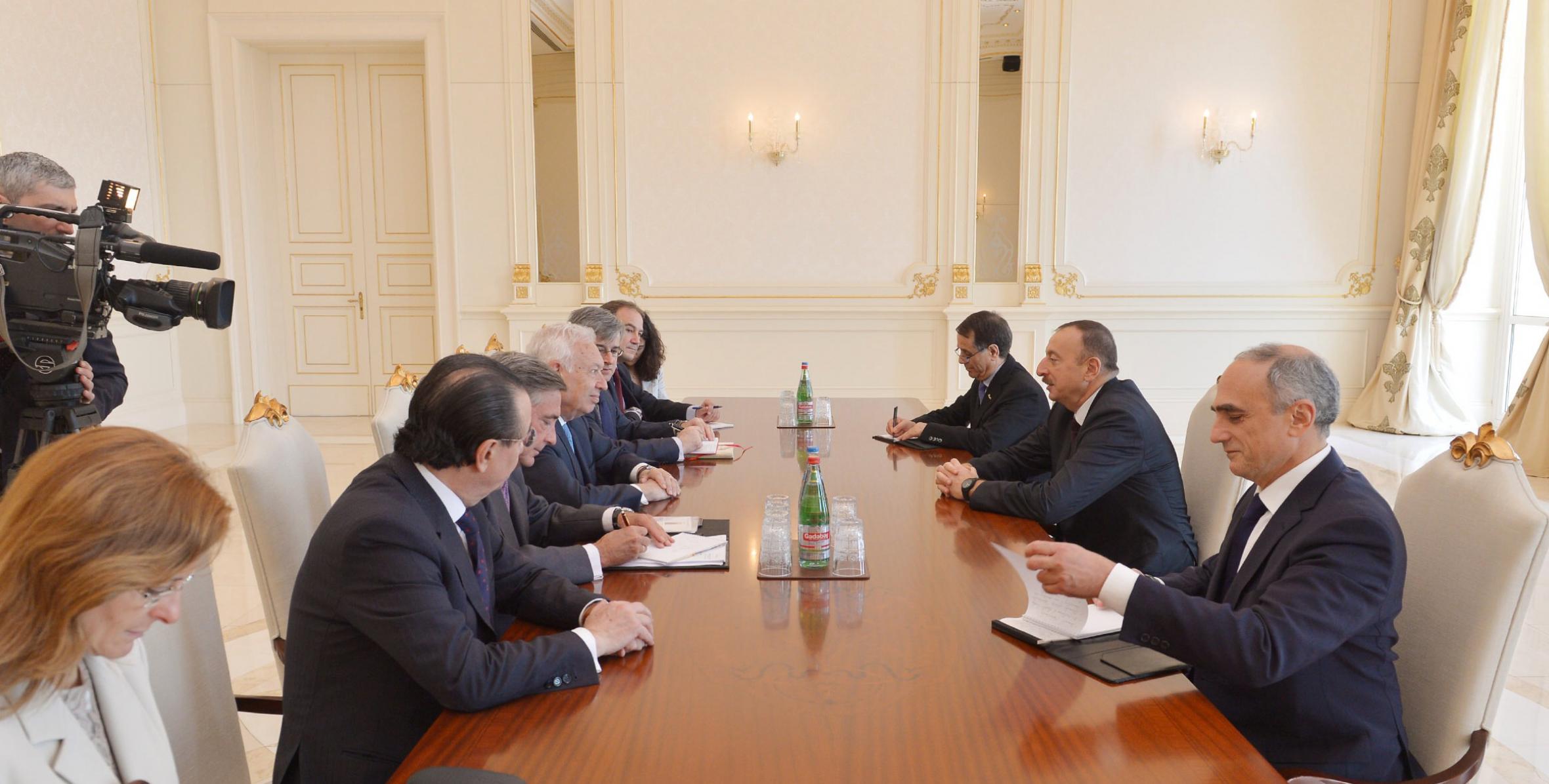 Ильхам Алиев принял делегацию во главе с министром иностранных дел и сотрудничества Королевства Испания