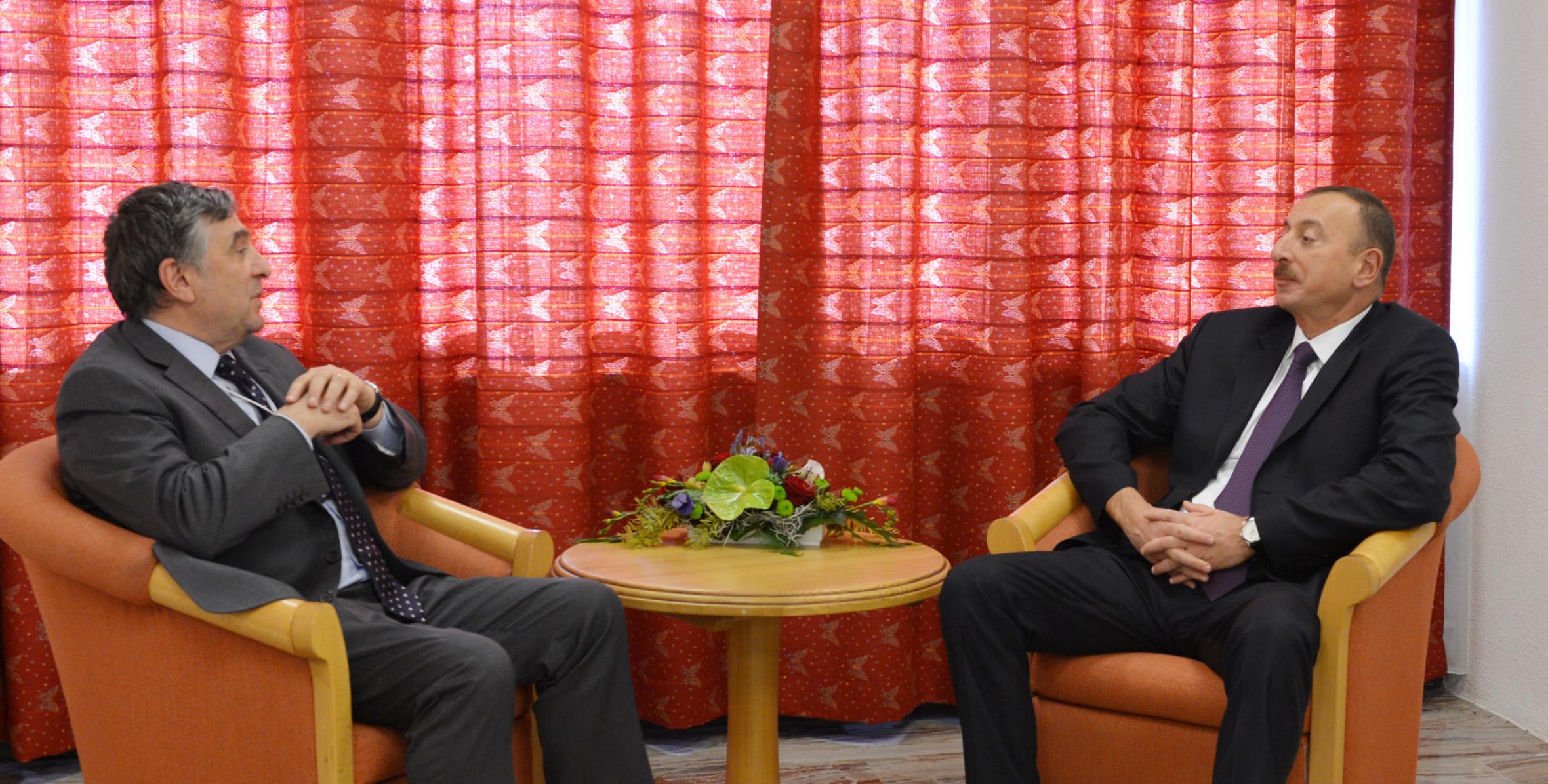 Состоялась встреча Ильхама Алиева с заместителем председателя и президентом компании GDF Suez Жаном-Франсуа Сирелли