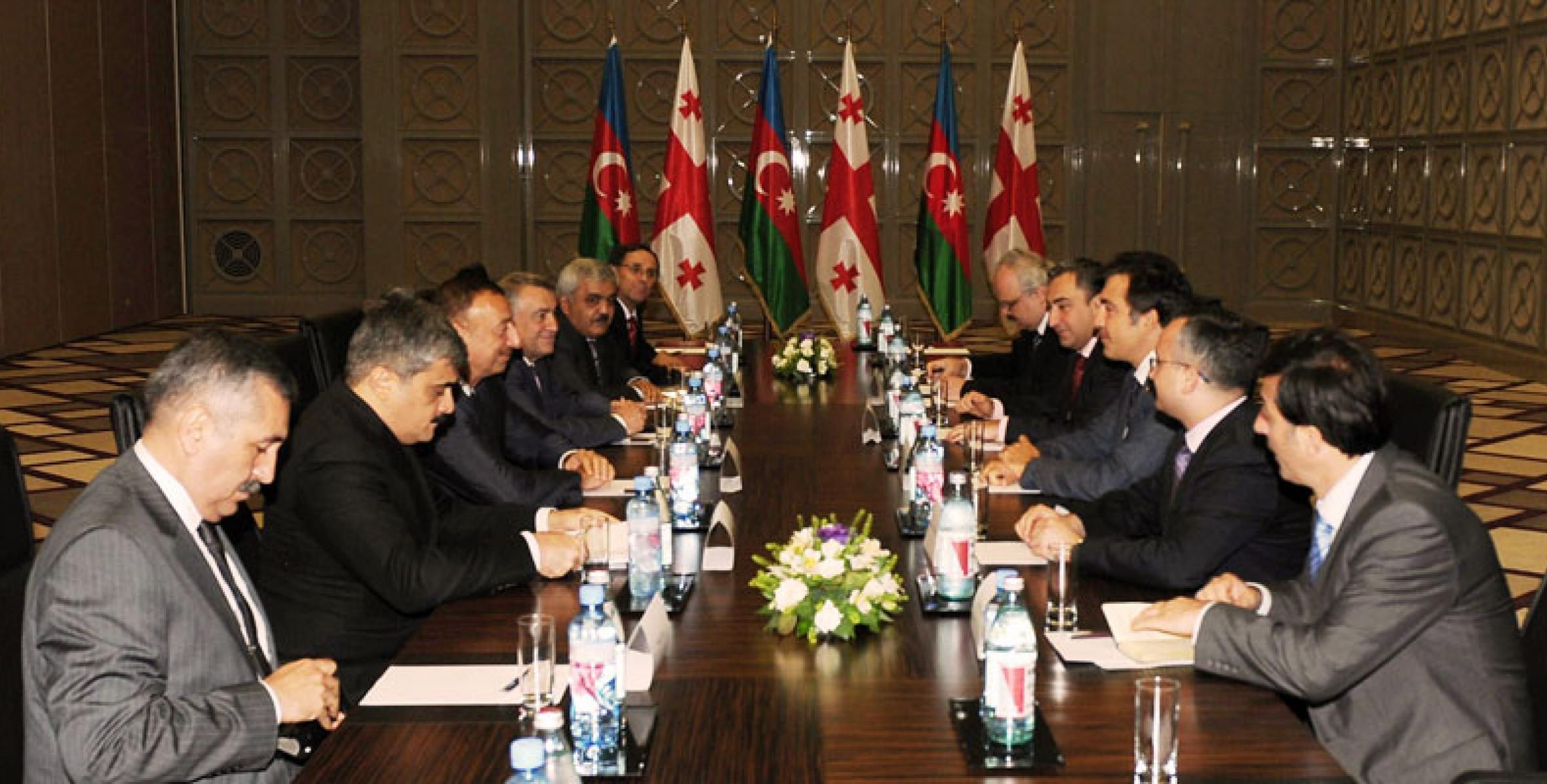 Состоялась встреча президентов Азербайджана и Грузии в расширенном составе