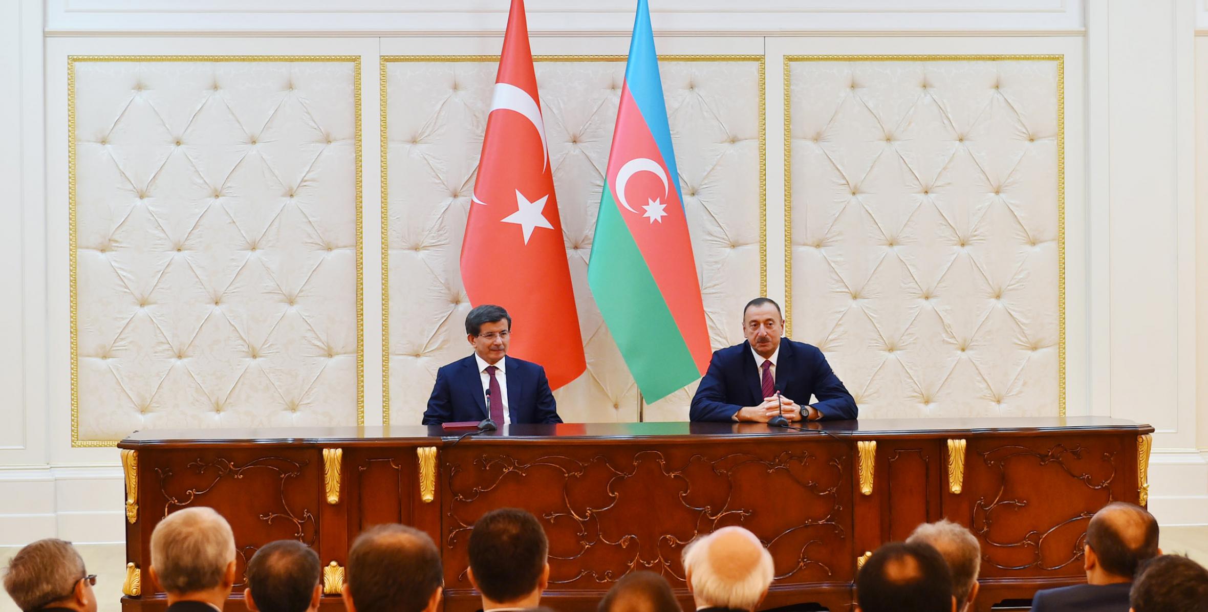 Ильхам Алиев и премьер-министр Турции Ахмет Давудоглу выступили с заявлениями для печати