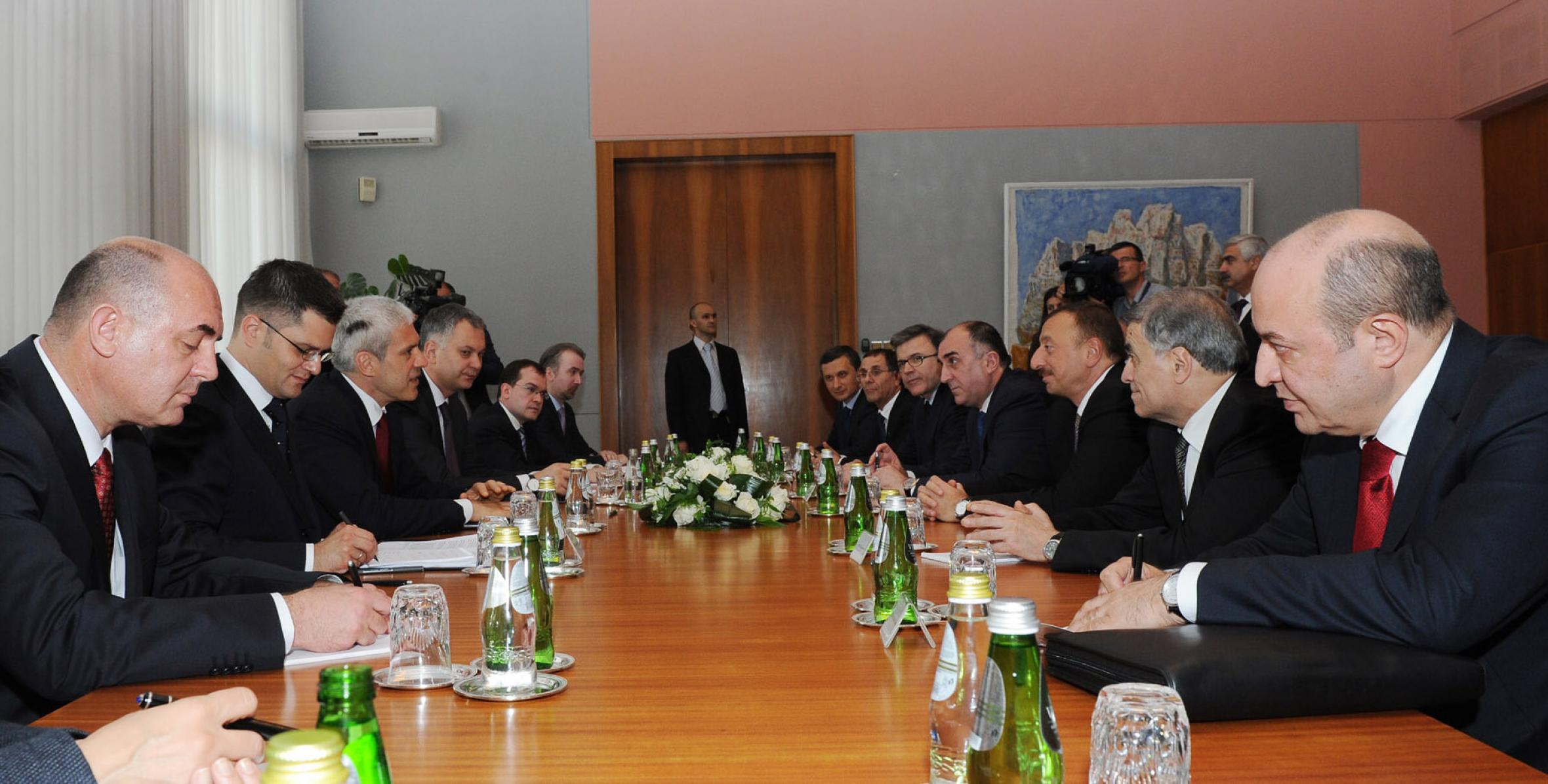 Состоялись переговоры Ильхама Алиева и Бориса Тадича в расширенном составе с участием делегаций