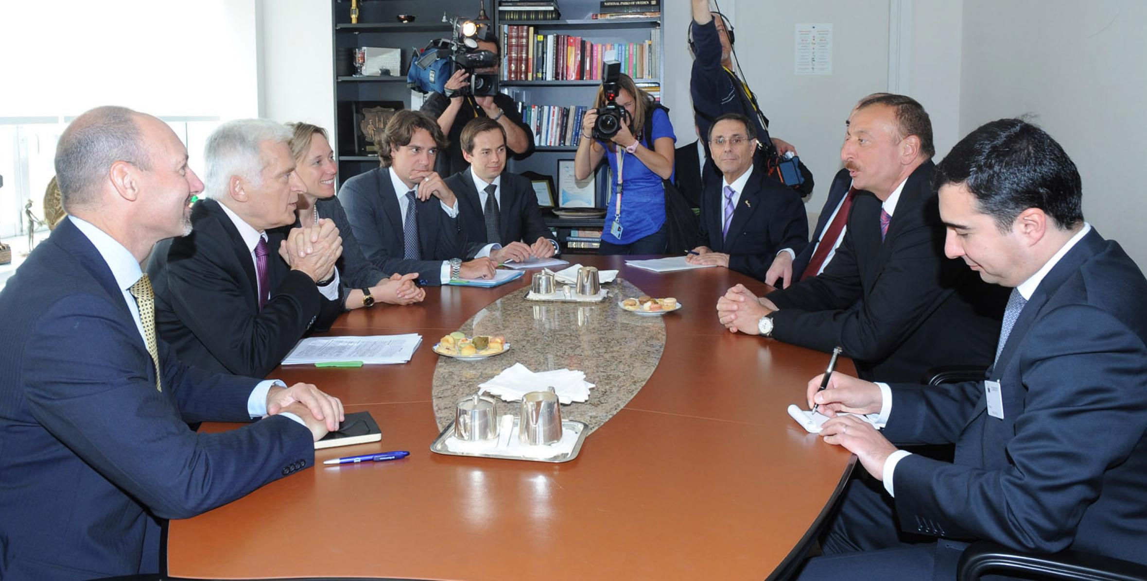Ильхам Алиев встретился в Брюсселе с председателем Европарламента Ежи Бузеком