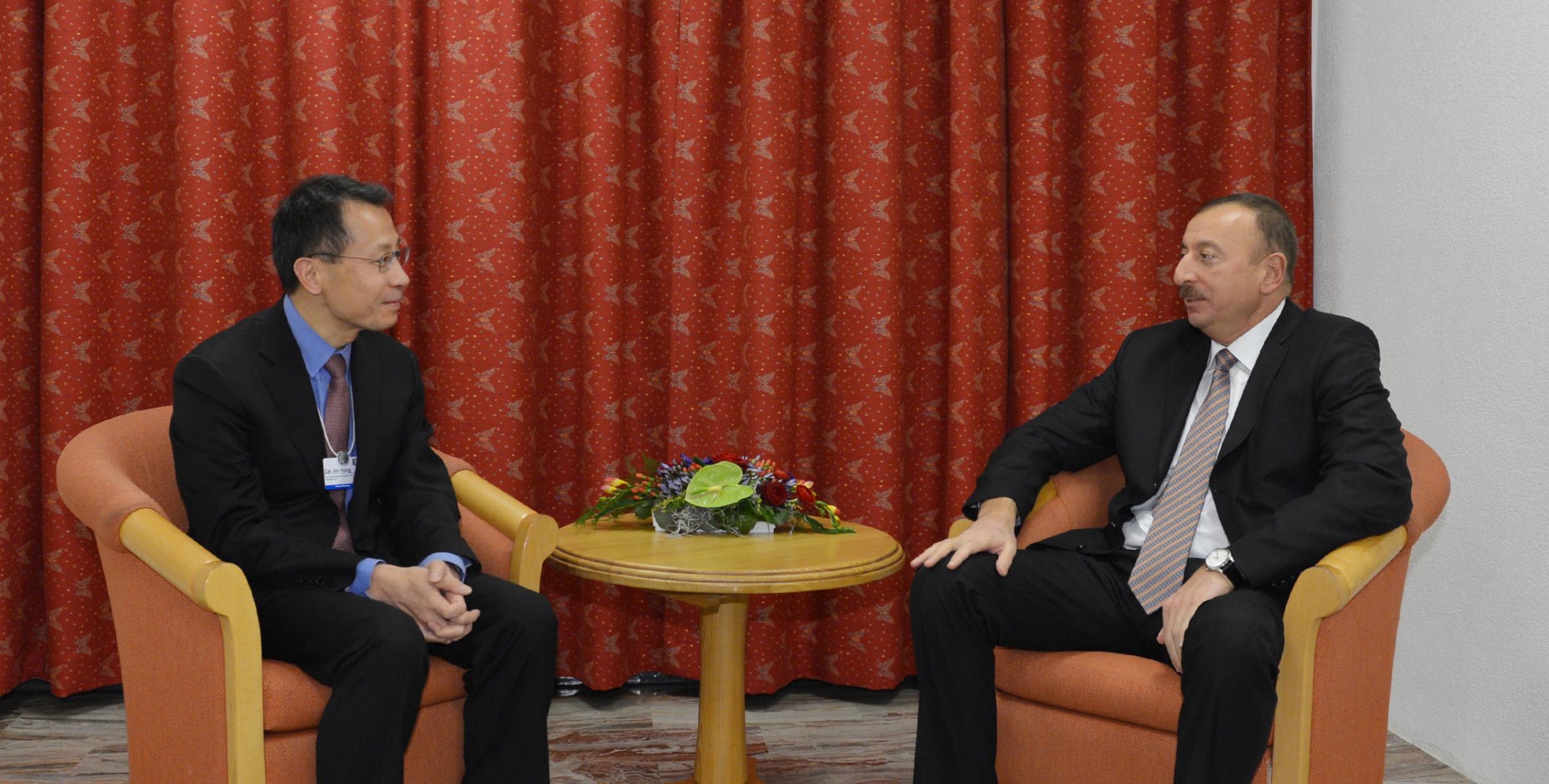 Состоялась встреча Ильхама Алиева с генеральным исполнительным директором Международной финансовой корпорации Джин-Ен Каем в Давосе