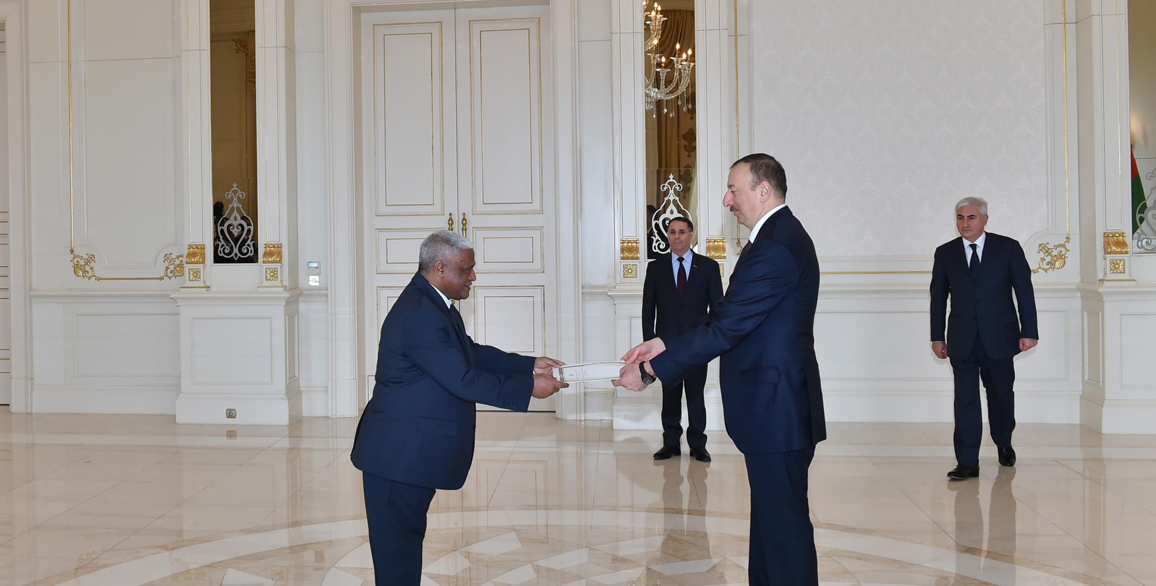 Ильхам Алиев принял верительные грамоты новоназначенного посла Эфиопии в Азербайджане