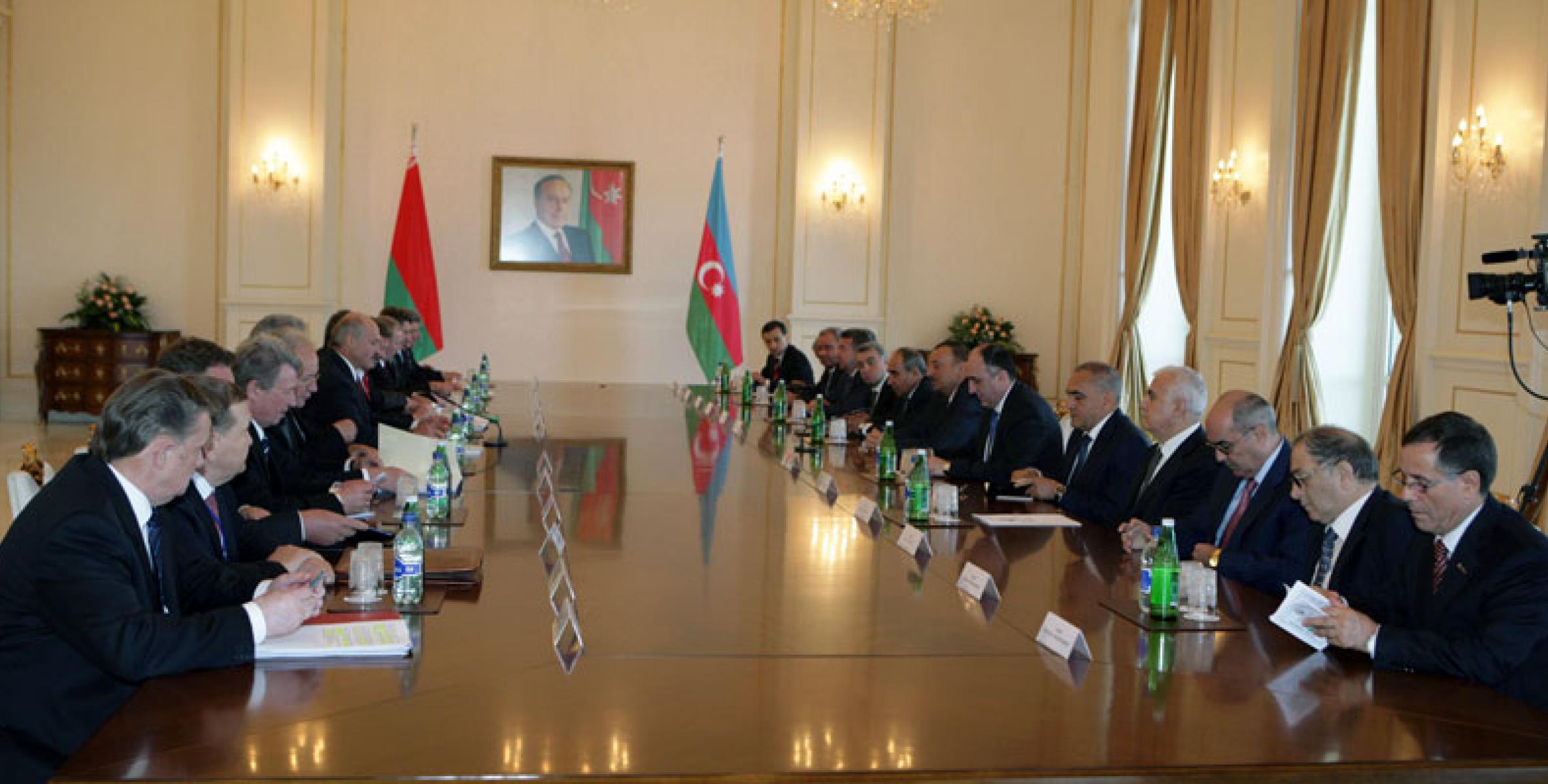 Состоялись переговоры Президента Ильхама Алиева и Президента Беларуси Александра Лукашенко в расширенном составе