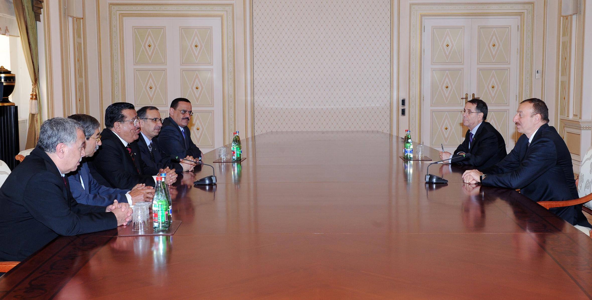 Ильхам Алиев принял делегацию во главе с первым заместителем председателя Сената Иордании Абдуррауфом аль-Равабида