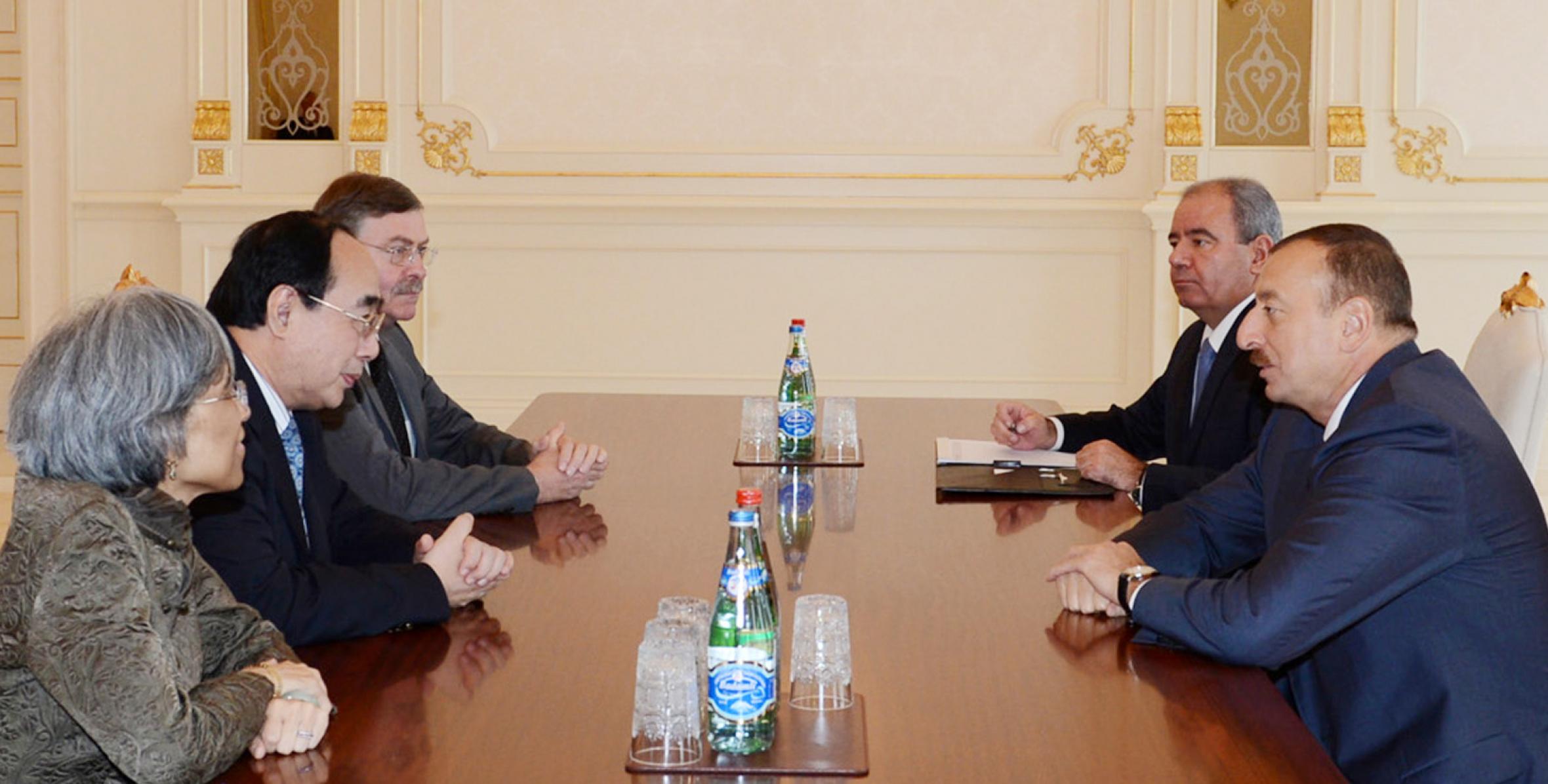 Ильхам Алиев принял делегацию во главе с заместителем генерального секретаря ООН Ву Хонбо
