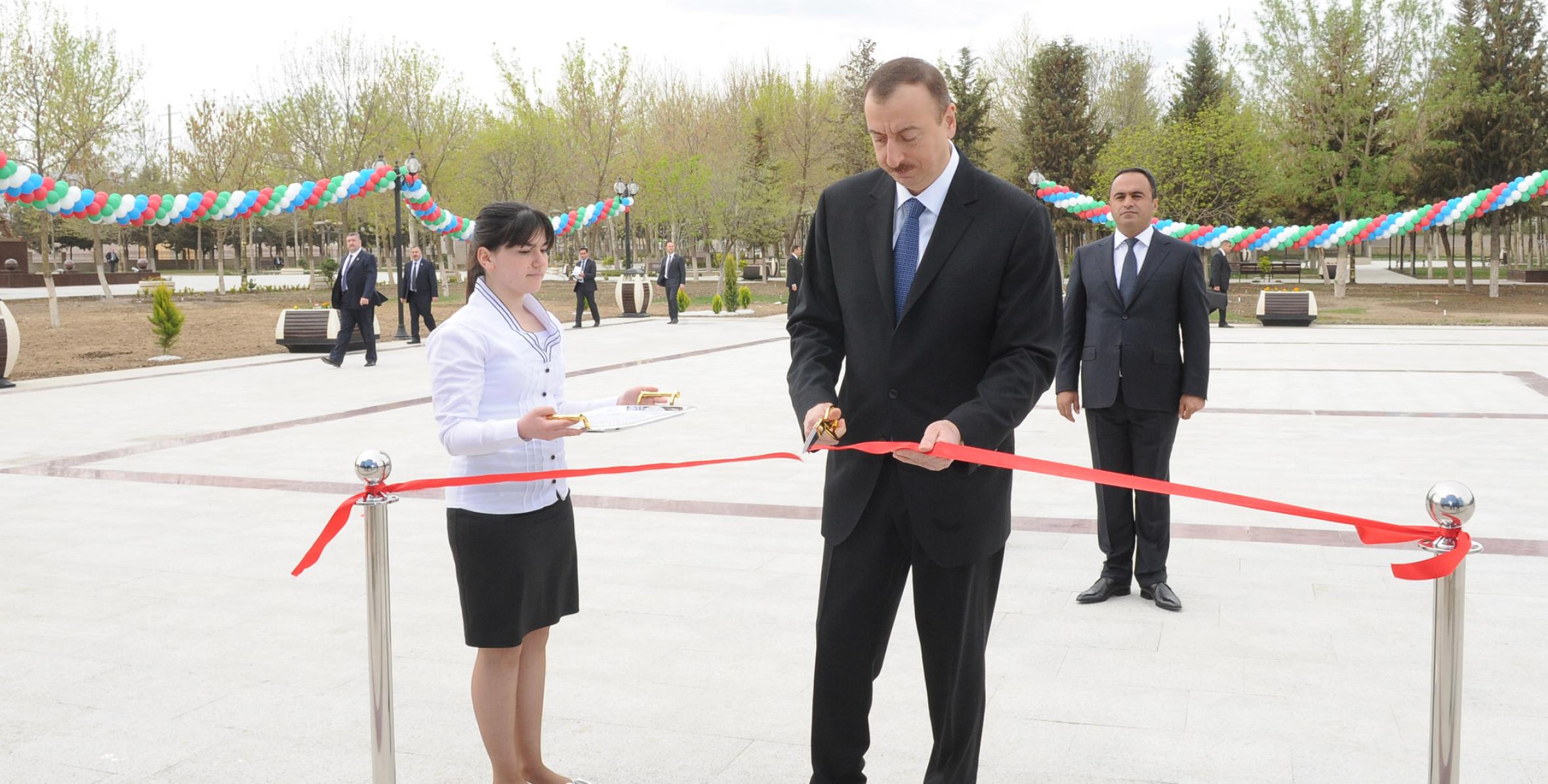 Ильхам Алиев принял участие в открытии Молодежного центра в Агстафе