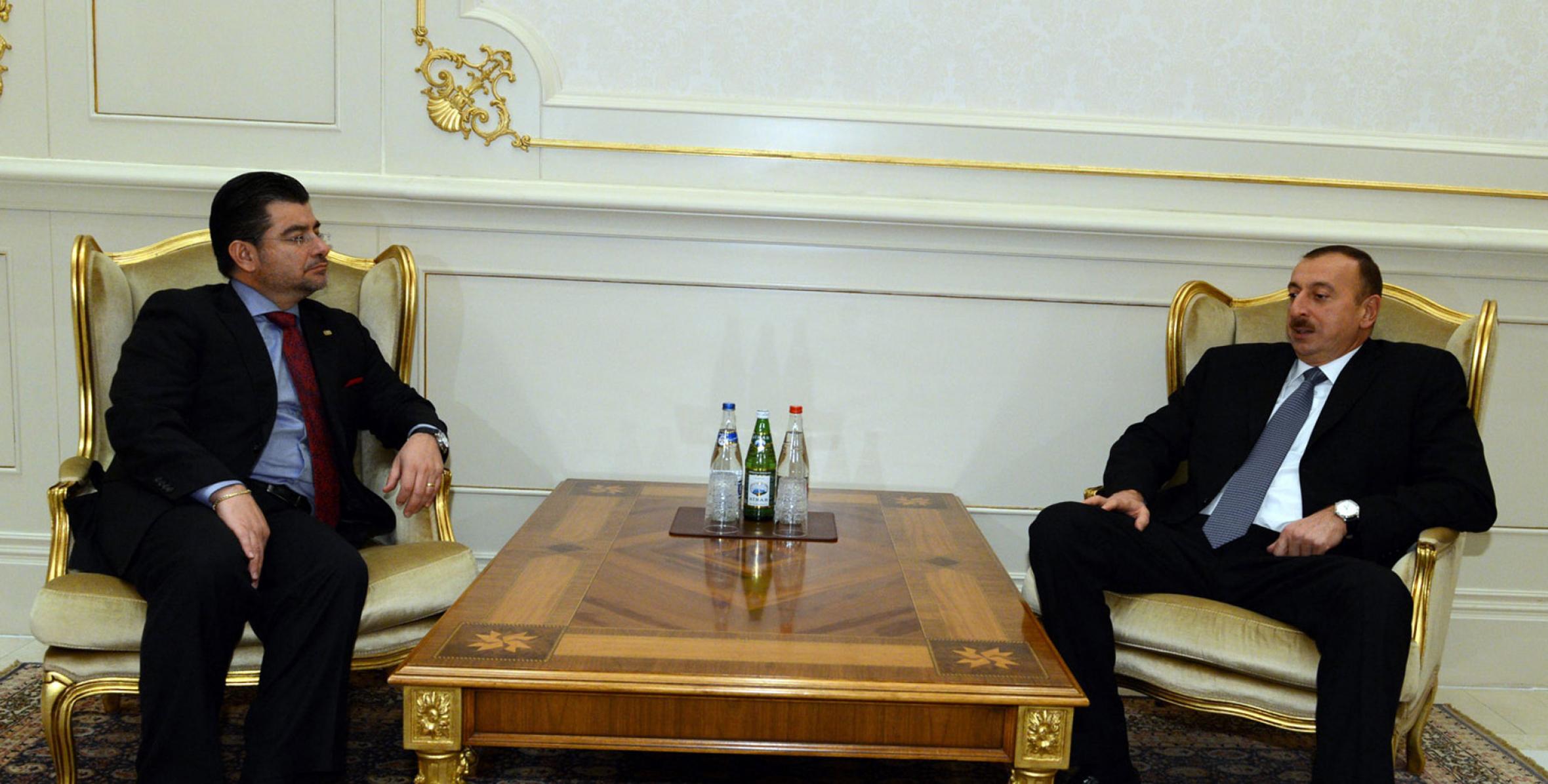 Ilham Aliyev accepted the credentials from the newly-appointed Ambassador of Ecuador to Azerbaijan