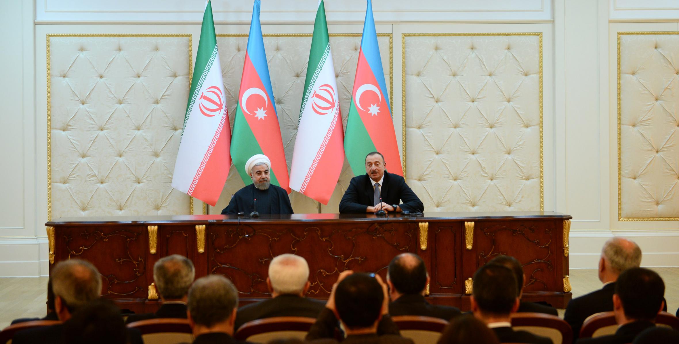 Ильхам Алиев и Президент Исламской Республики Иран Хасан Роухани выступили с заявлениями для печати