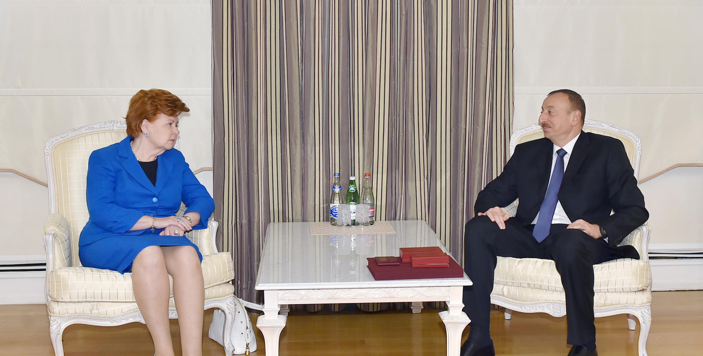 Ильхам Алиев принял бывшего Президента Латвии Вайру Вике-Фрейбергу