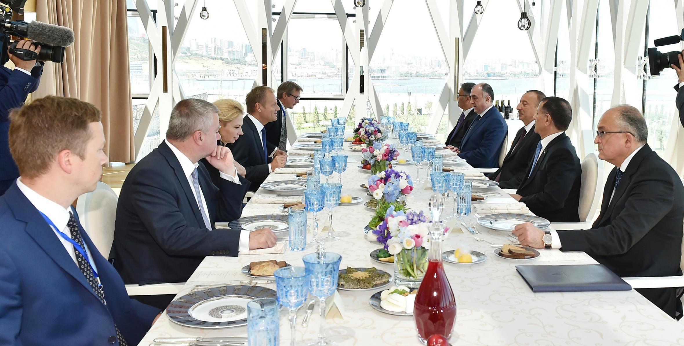 От имени Ильхама Алиева дан официальный обед в честь президента Совета Европейского Союза