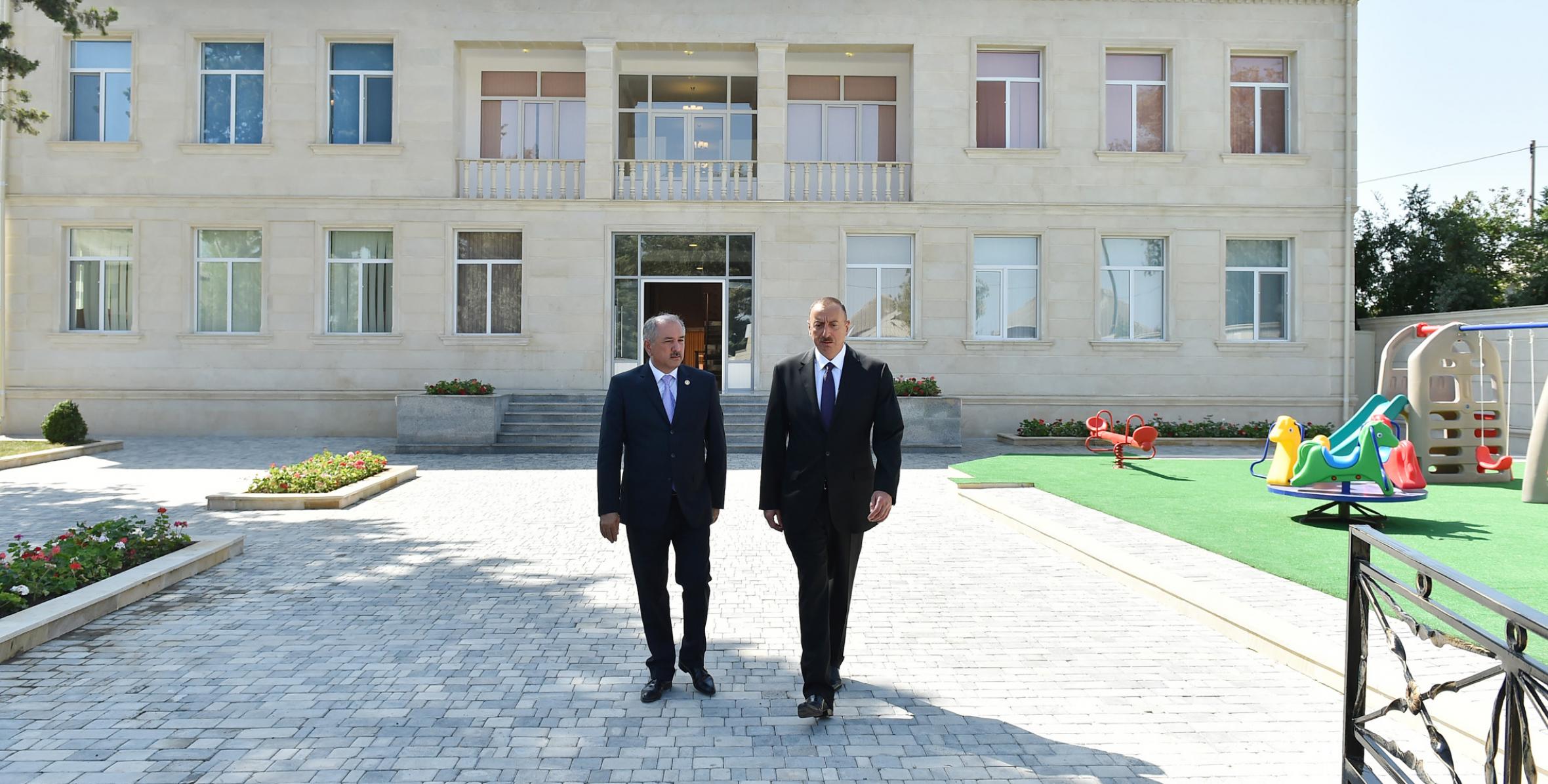 Ильхам Алиев принял участие в открытии дома младенца- детского сада, построенного в Джалилабаде по инициативе Фонда Гейдара Алиева
