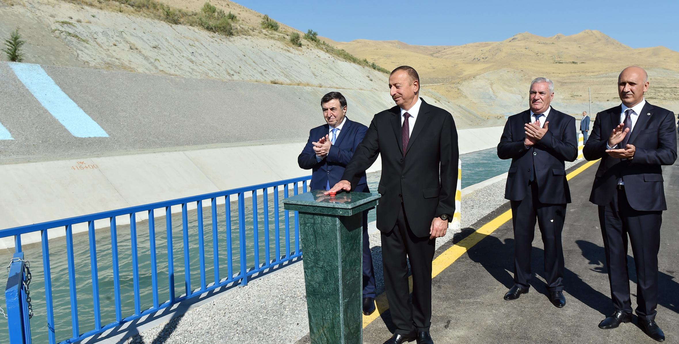 İlham Əliyev Siyəzən rayonunda Taxtakörpü-Ceyranbatan kanalından suvarma suyunun verilməsi mərasimində iştirak edib