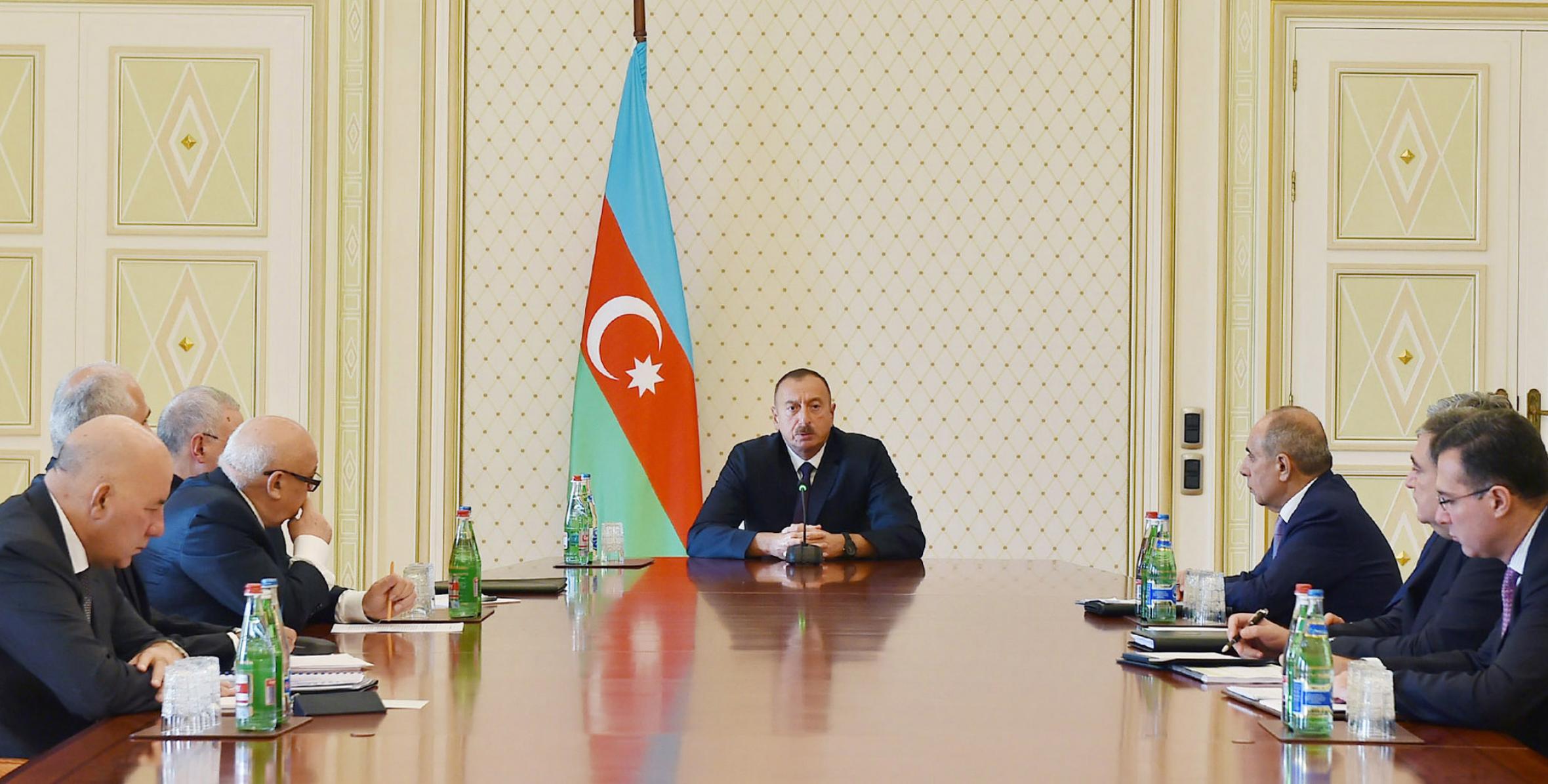 При Ильхаме Алиеве состоялось совещание, посвященное экономическим вопросам и работе по подготовке государственного бюджета 2016 года