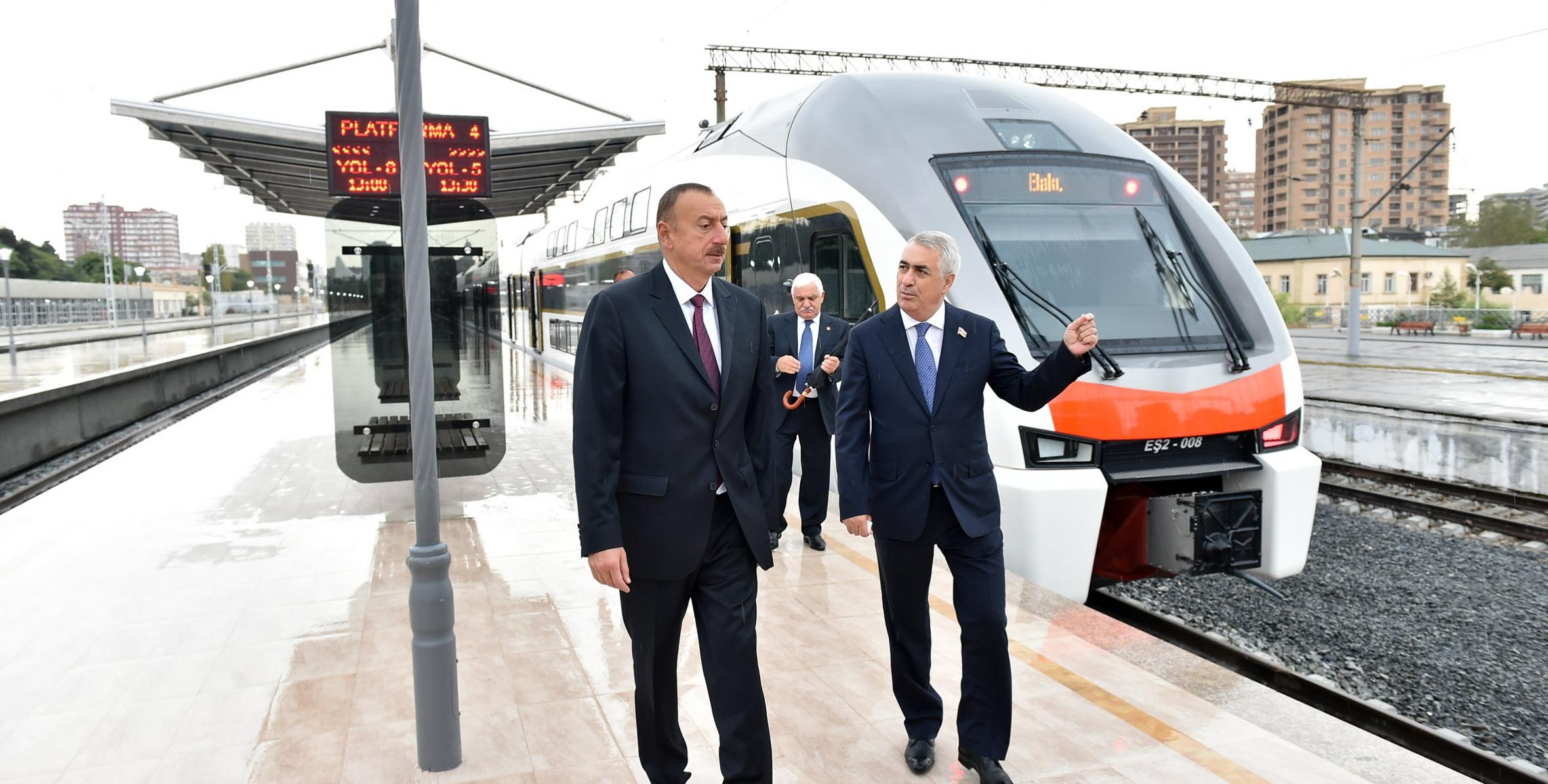 Ильхам Алиев принял участие в церемонии отправки первого пассажирского поезда, следующего по маршруту Баку-Сумгайыт