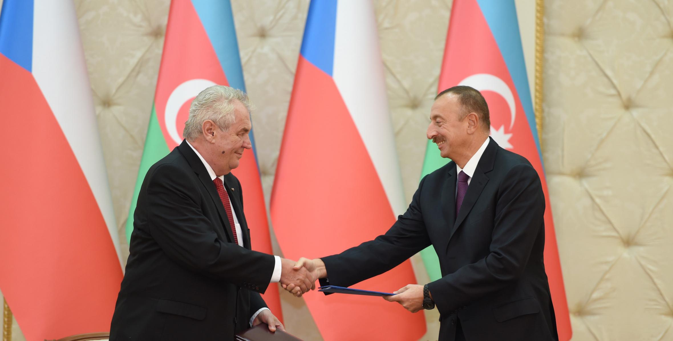 Подписаны азербайджано-чешские документы