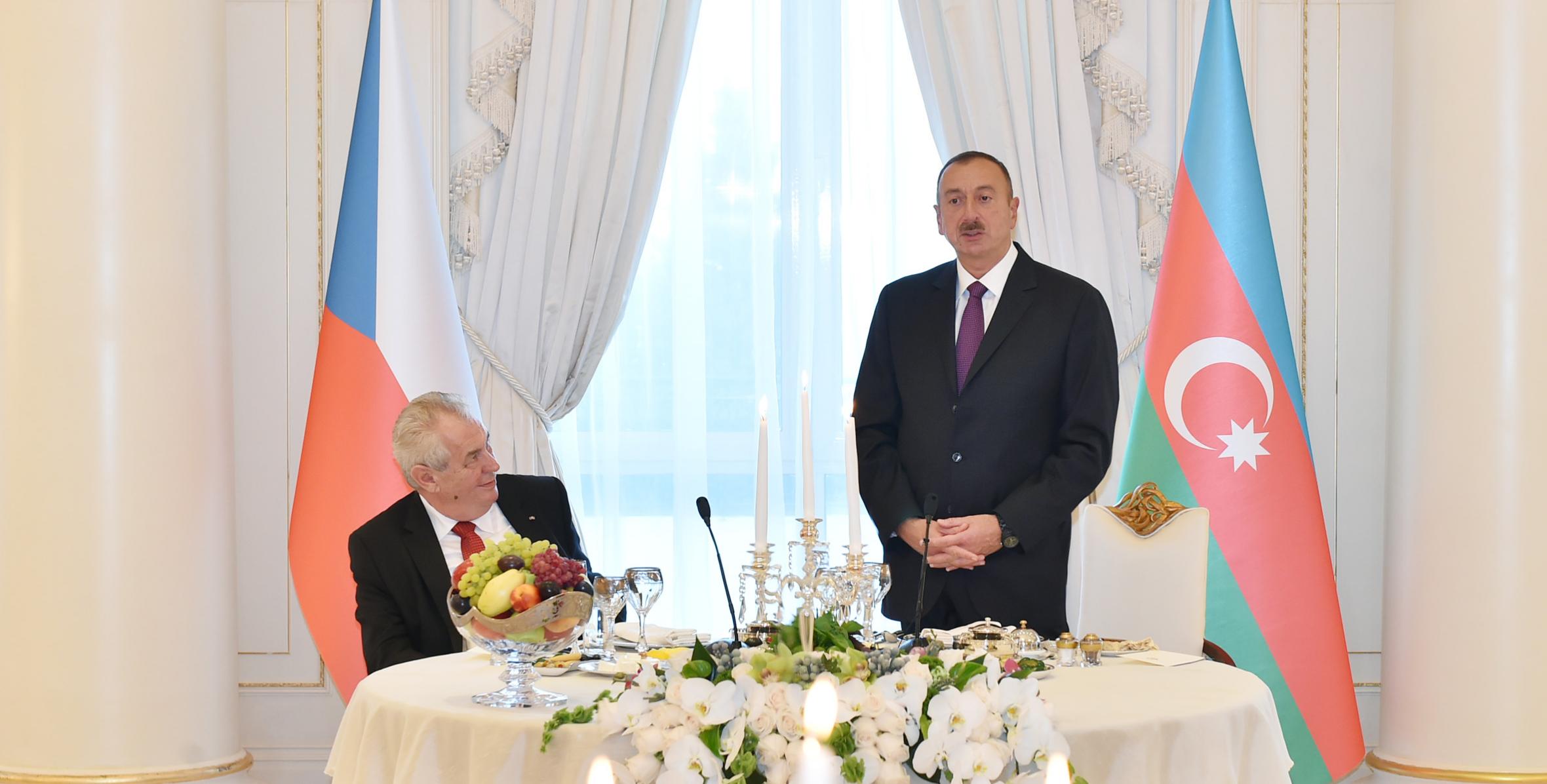 От имени Ильхама Алиева был устроен официальный прием в честь Президента Чешской Республики Милоша Земана